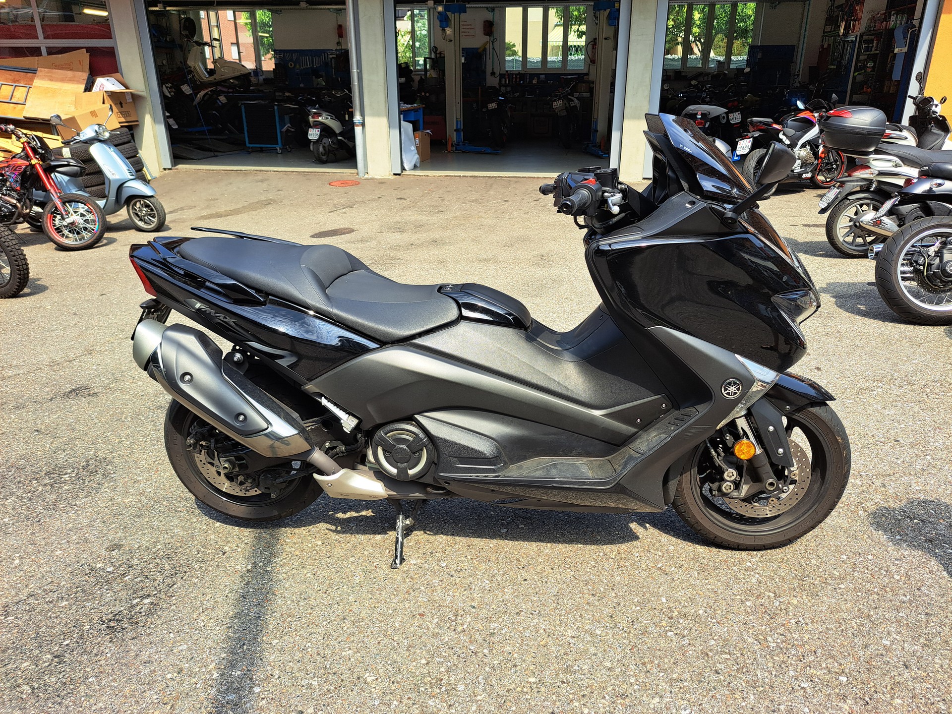YAMAHA T-MAX XP 530 ABS-image-2