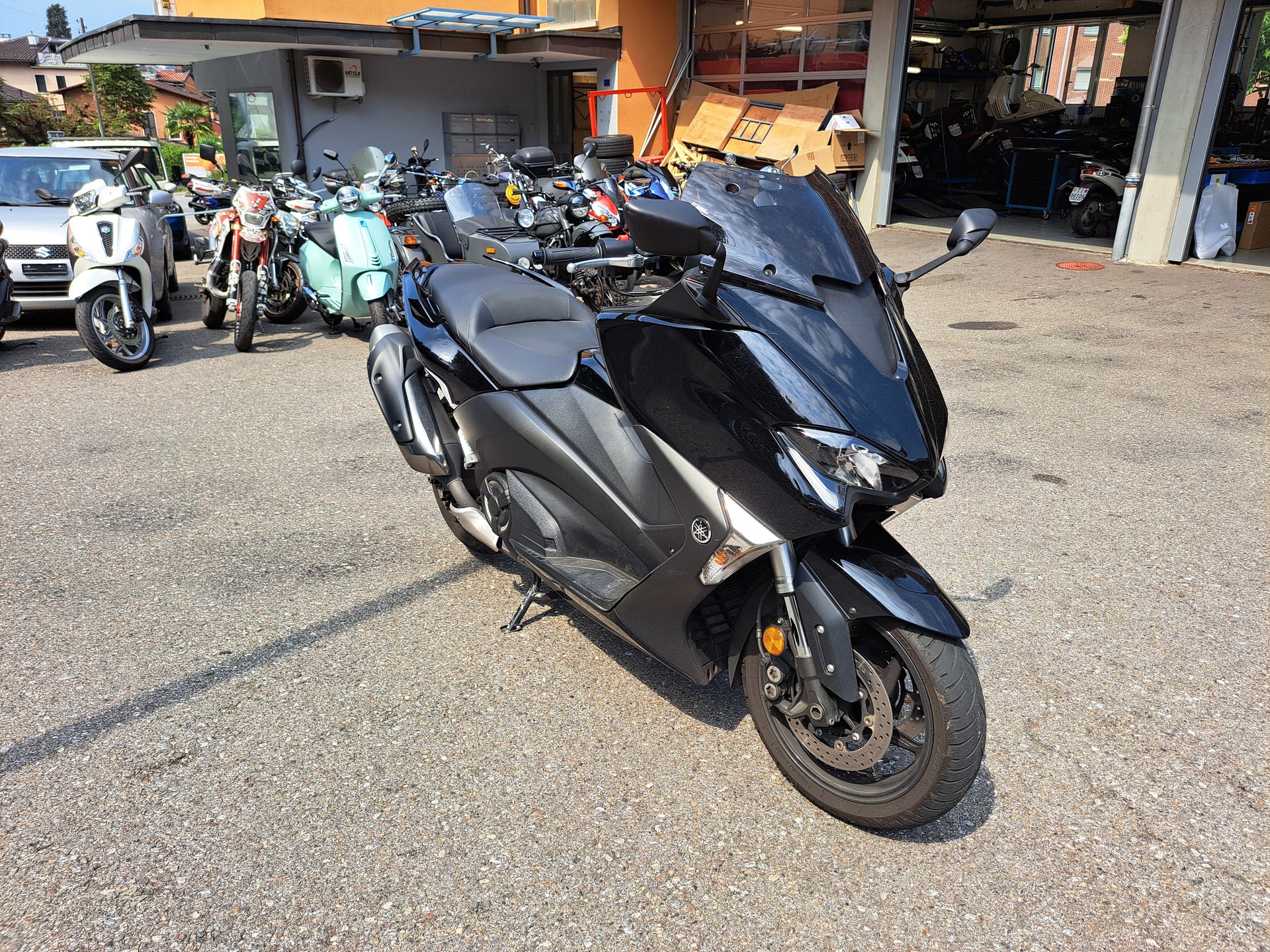 YAMAHA T-MAX XP 530 ABS-image-1
