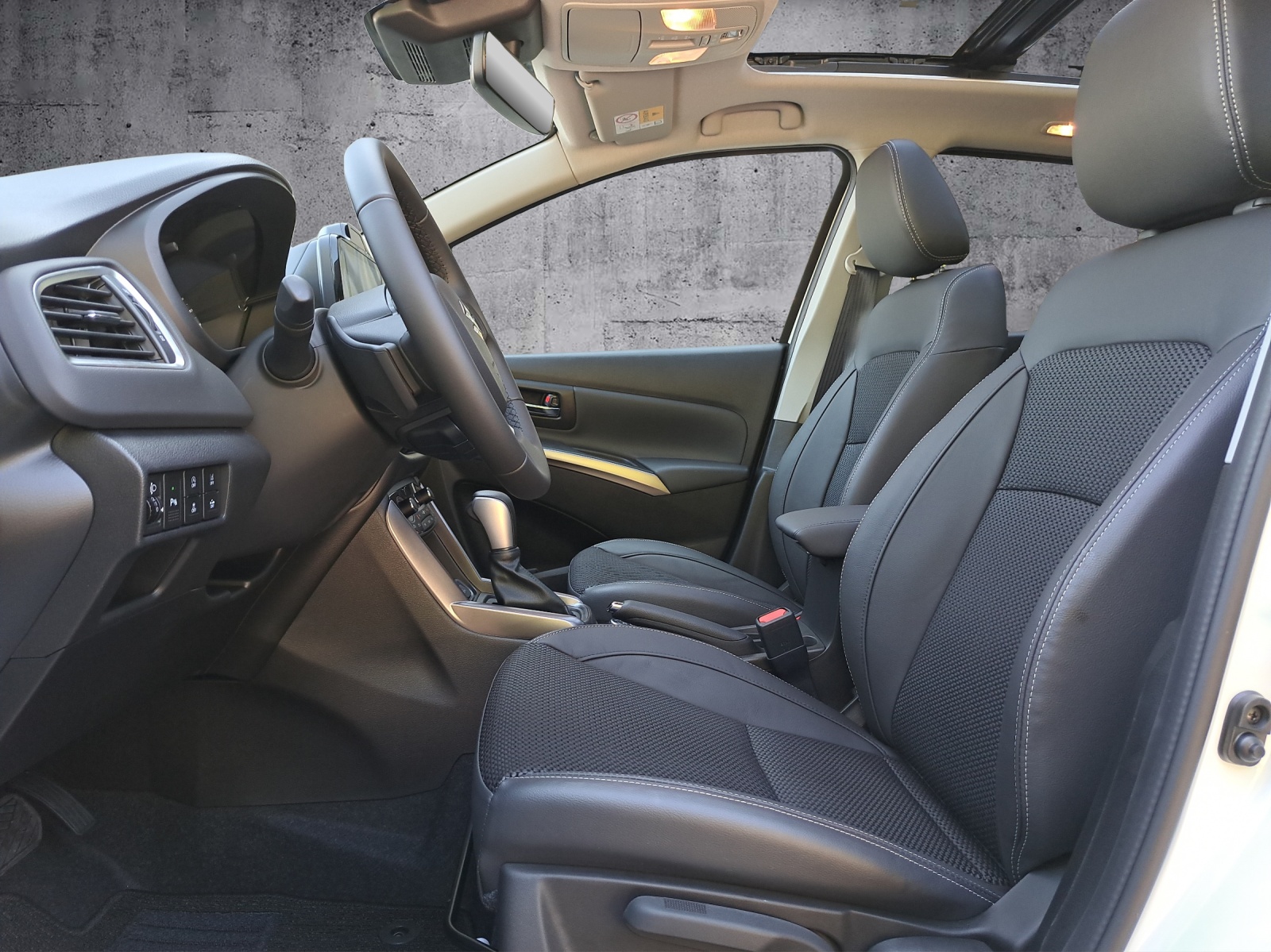 SUZUKI S-Cross 1.4 T Compact Top Hybrid-image-9