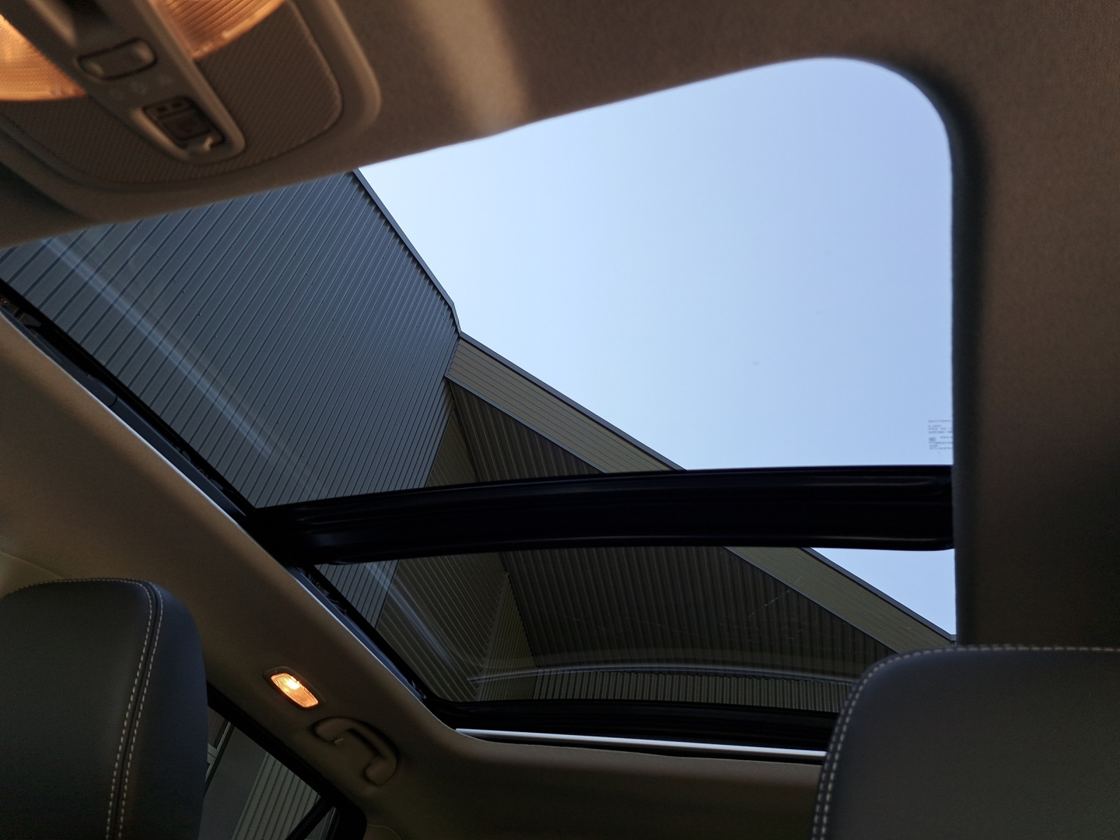 SUZUKI S-Cross 1.4 T Compact Top Hybrid-image-15