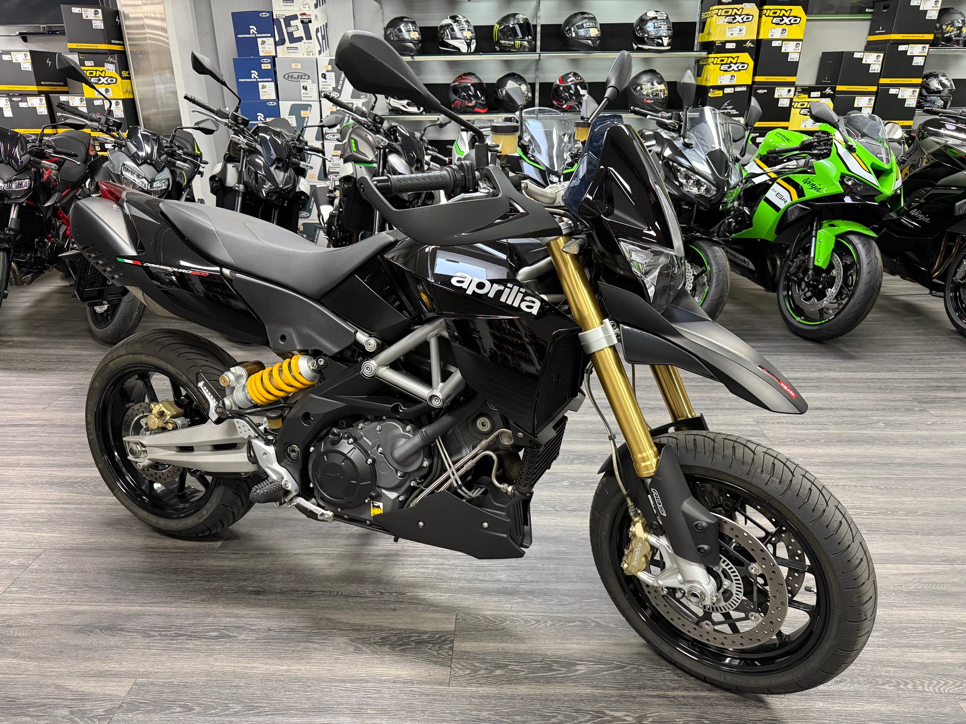 APRILIA Dorsoduro 1200 ABS/TC-showroom-element-1