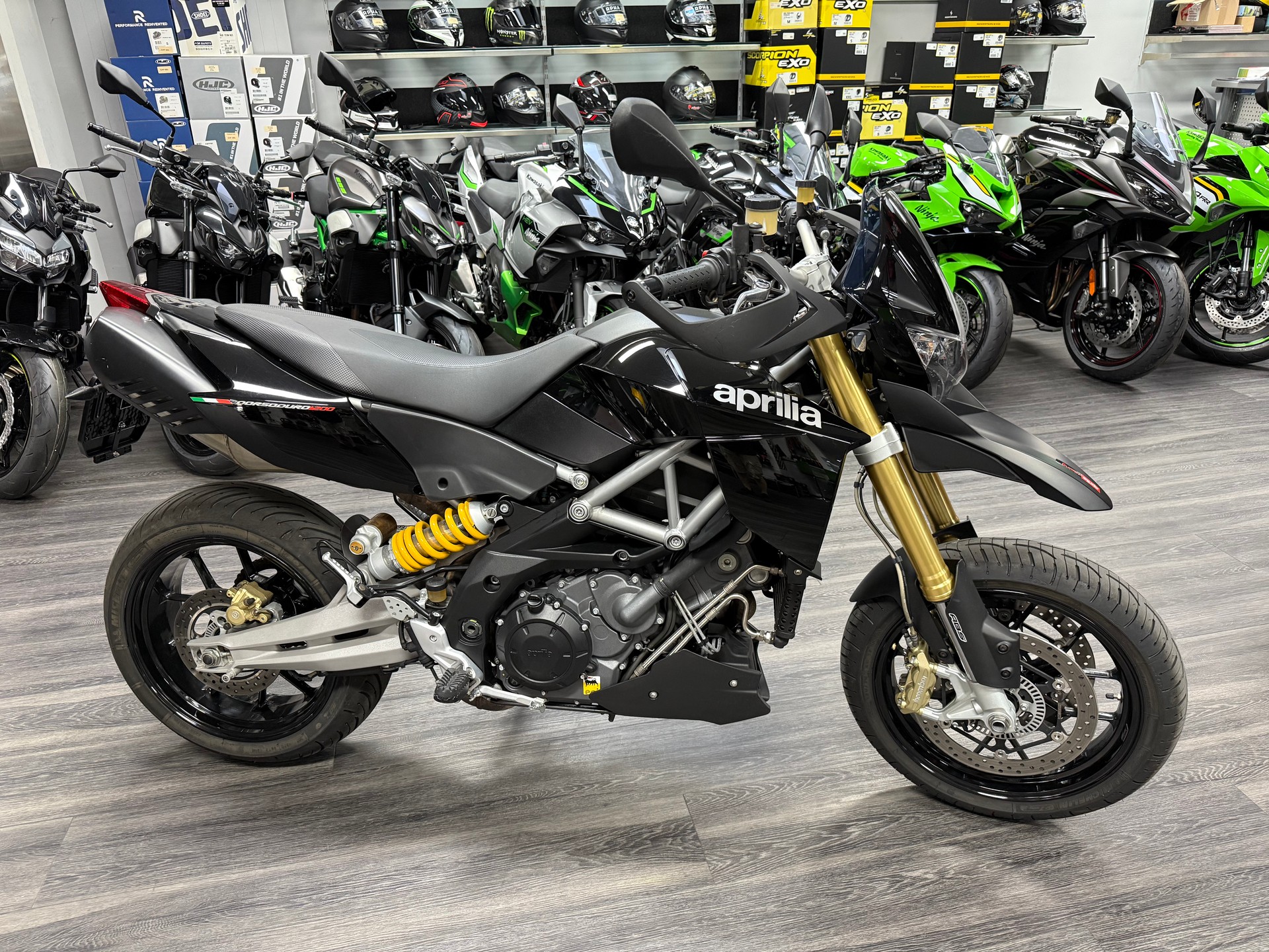 APRILIA Dorsoduro 1200 ABS/TC-showroom-element-3