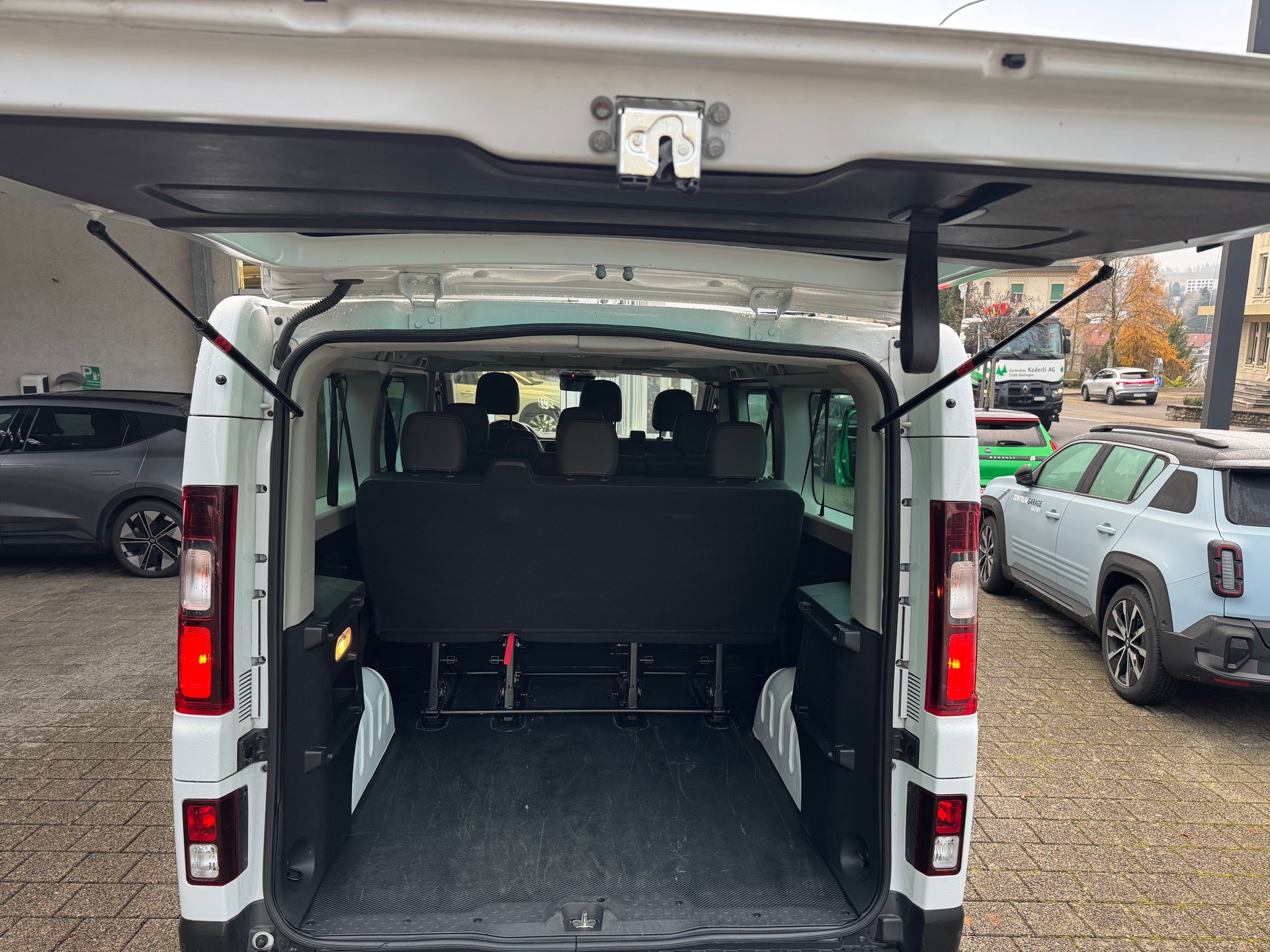 RENAULT Trafic Blue dCi 170 Grand Passenger Techno EDC-image-11