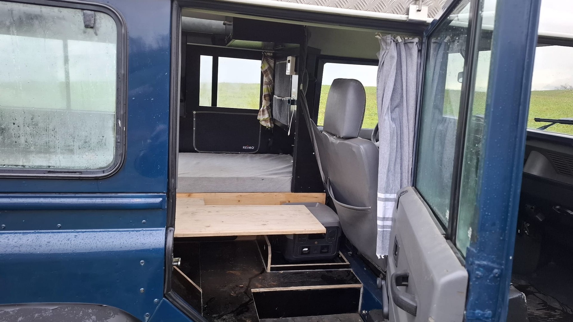 LAND ROVER Defender 110 SW 2.5 Td5-image-6