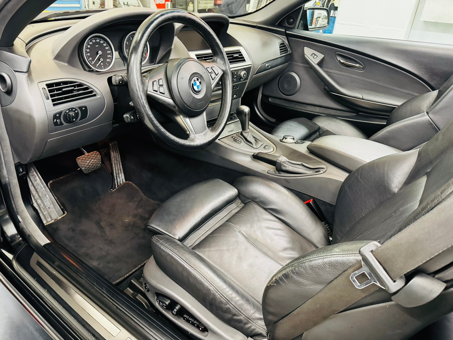 BMW 645i-image-11