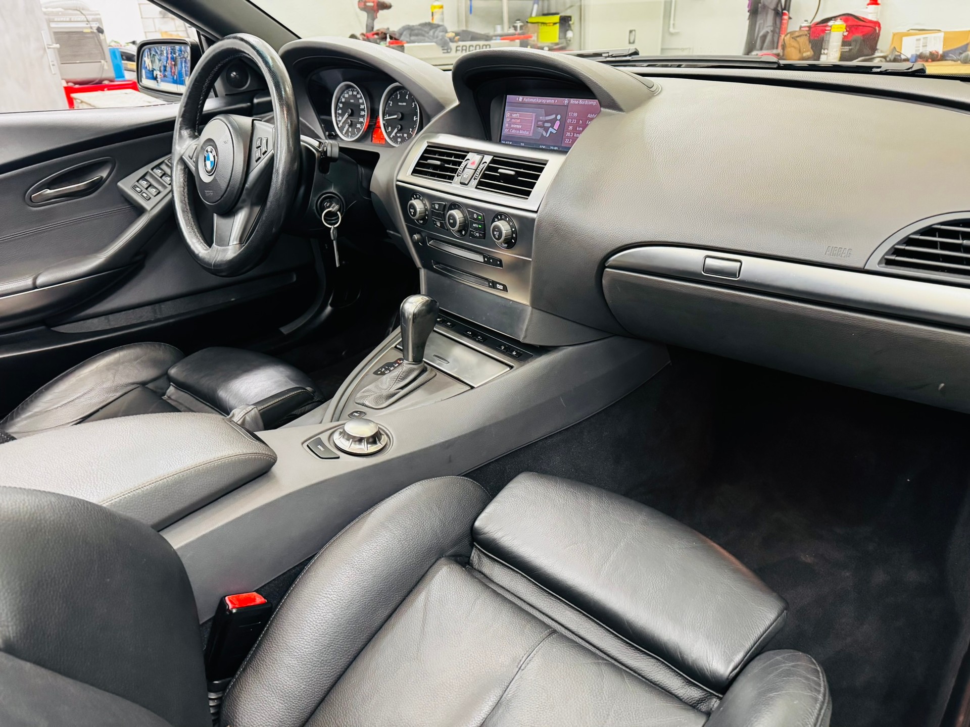 BMW 645i-image-13