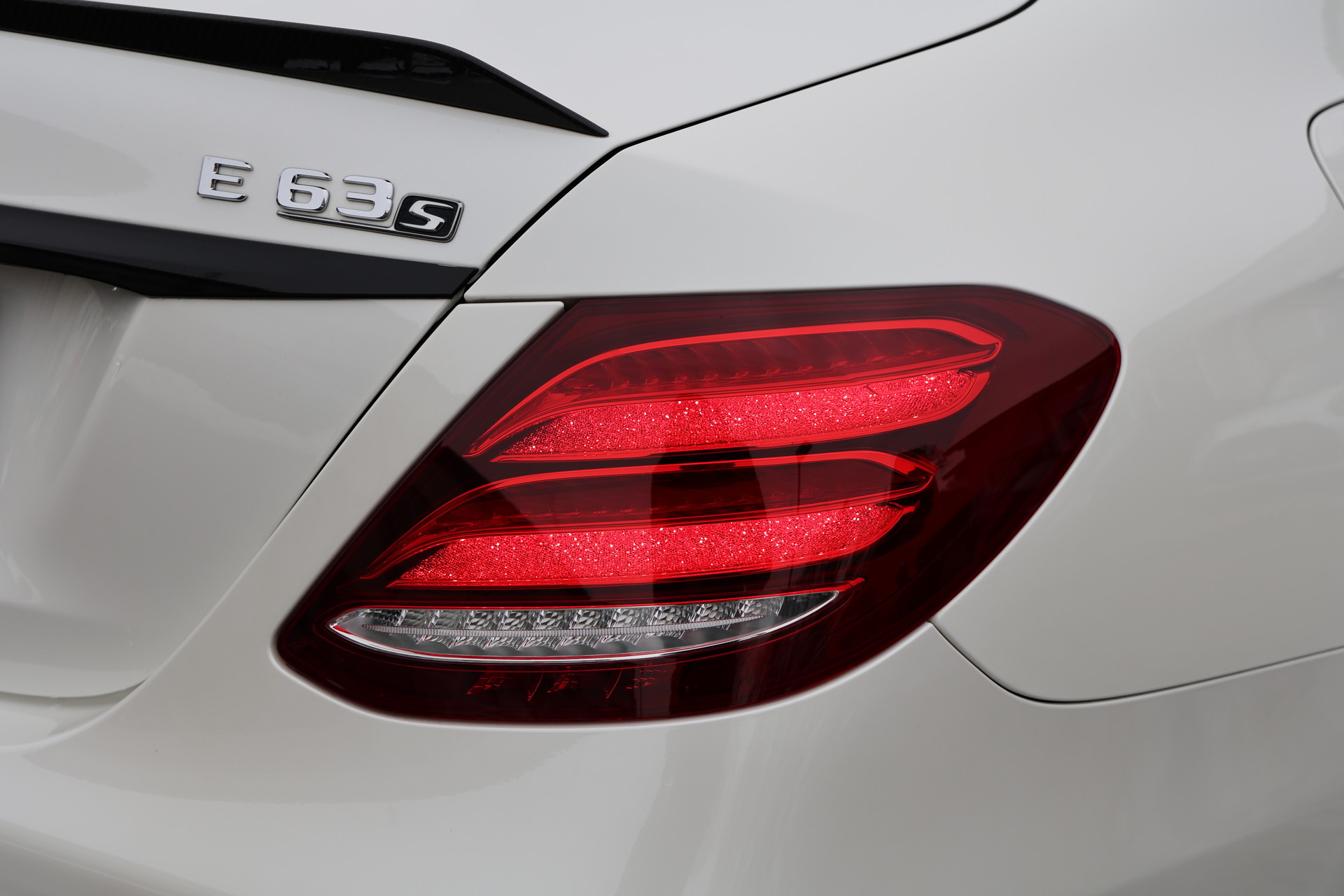 MERCEDES-BENZ E 63 AMG S 4Matic Speedshift MCT *CH-Fahrzeug*Facelift*Carbon Exterieur*-image-12