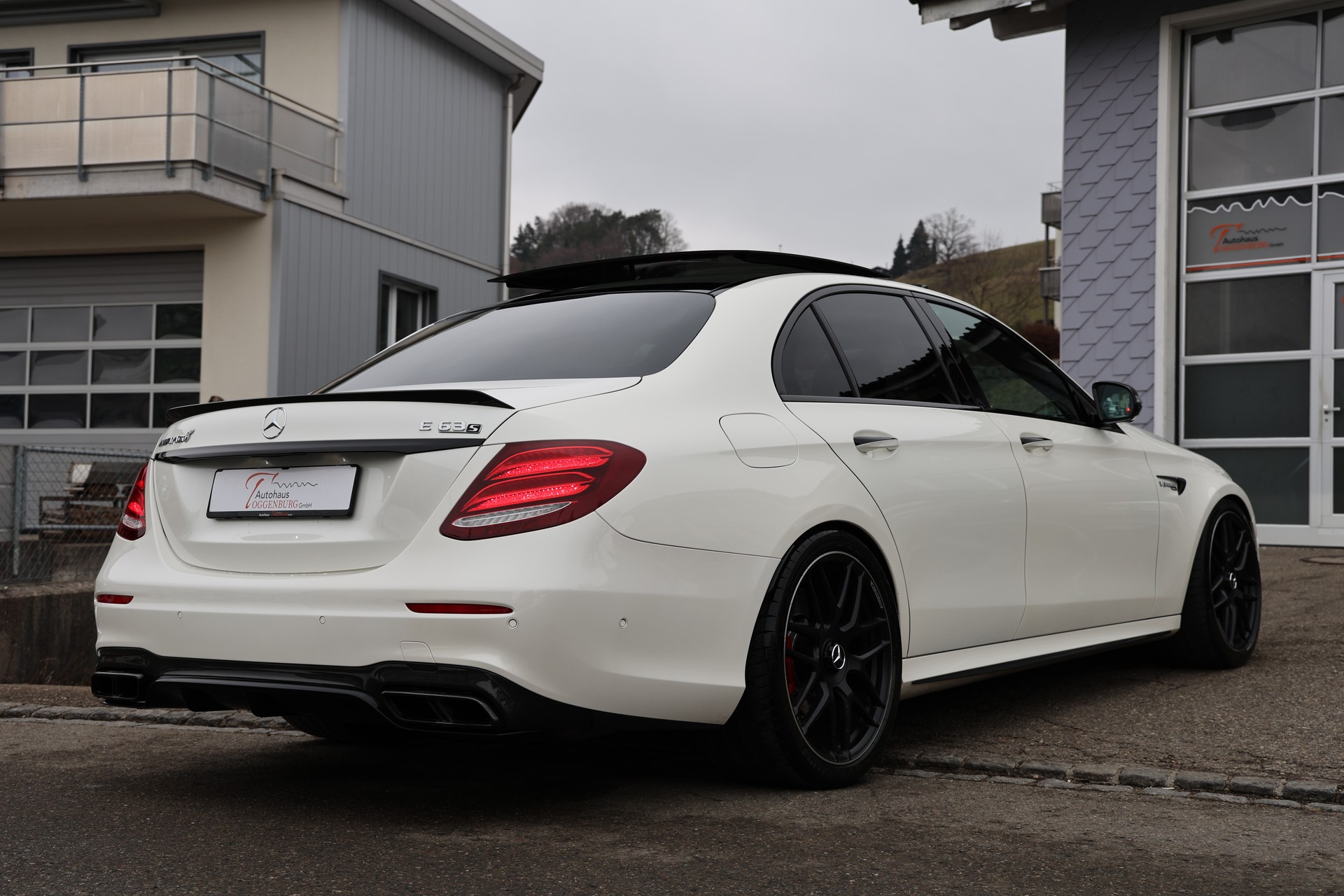 MERCEDES-BENZ E 63 AMG S 4Matic Speedshift MCT *CH-Fahrzeug*Facelift*Carbon Exterieur*-image-7