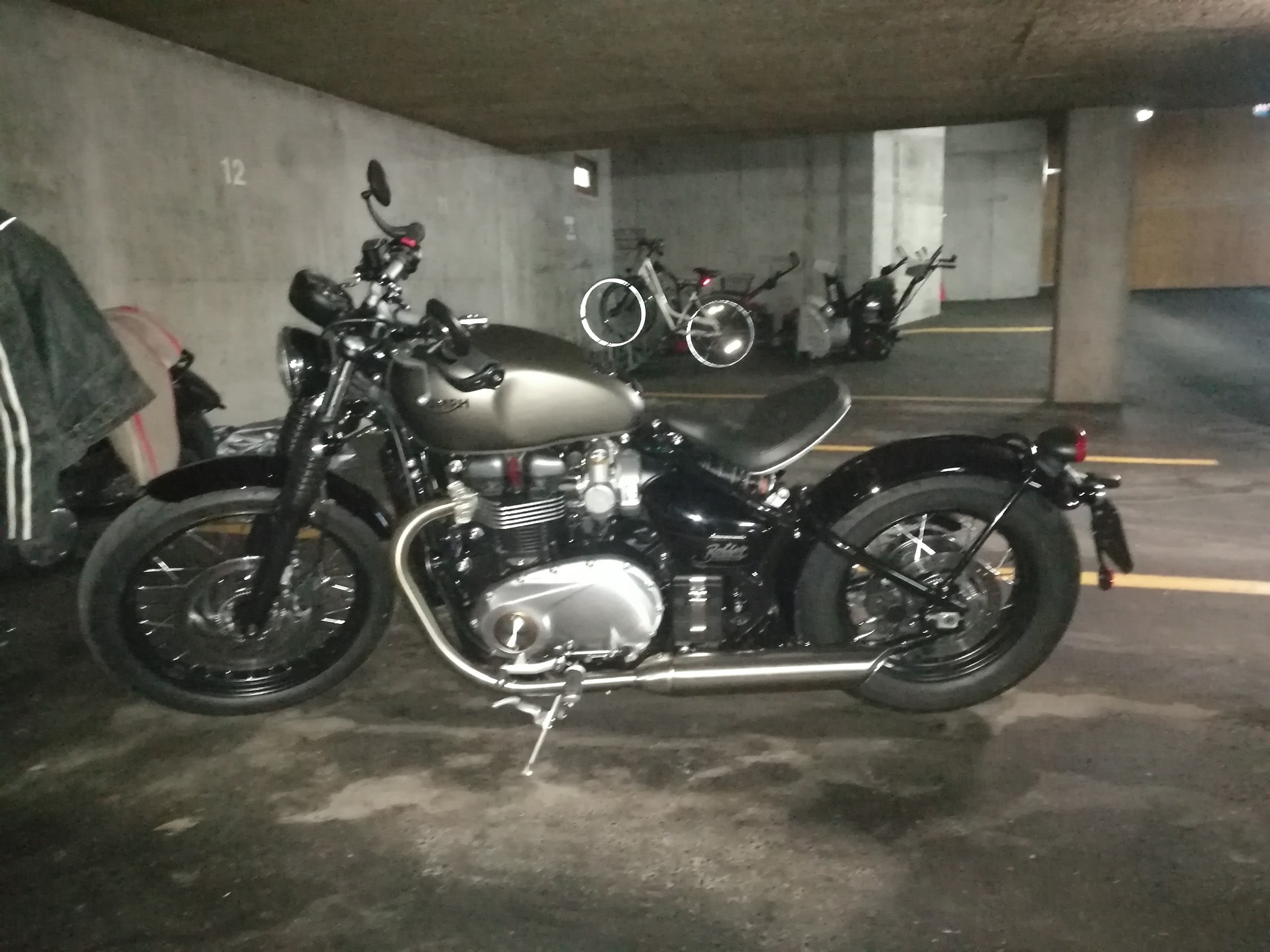TRIUMPH Bonneville 1200 Bobber ABS-image-3
