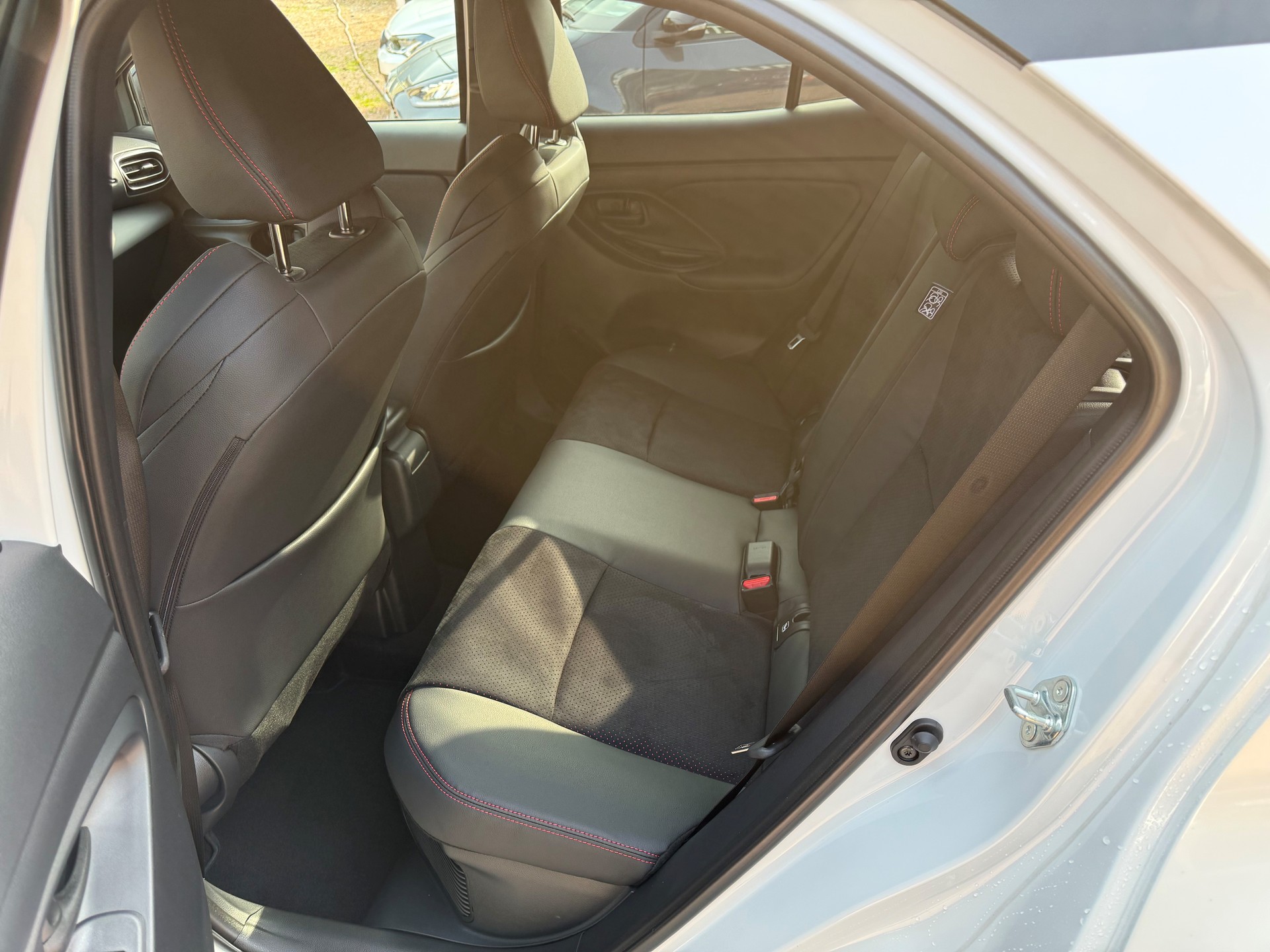 TOYOTA Yaris Cross 1.5 GR Sport e-CVT-image-9