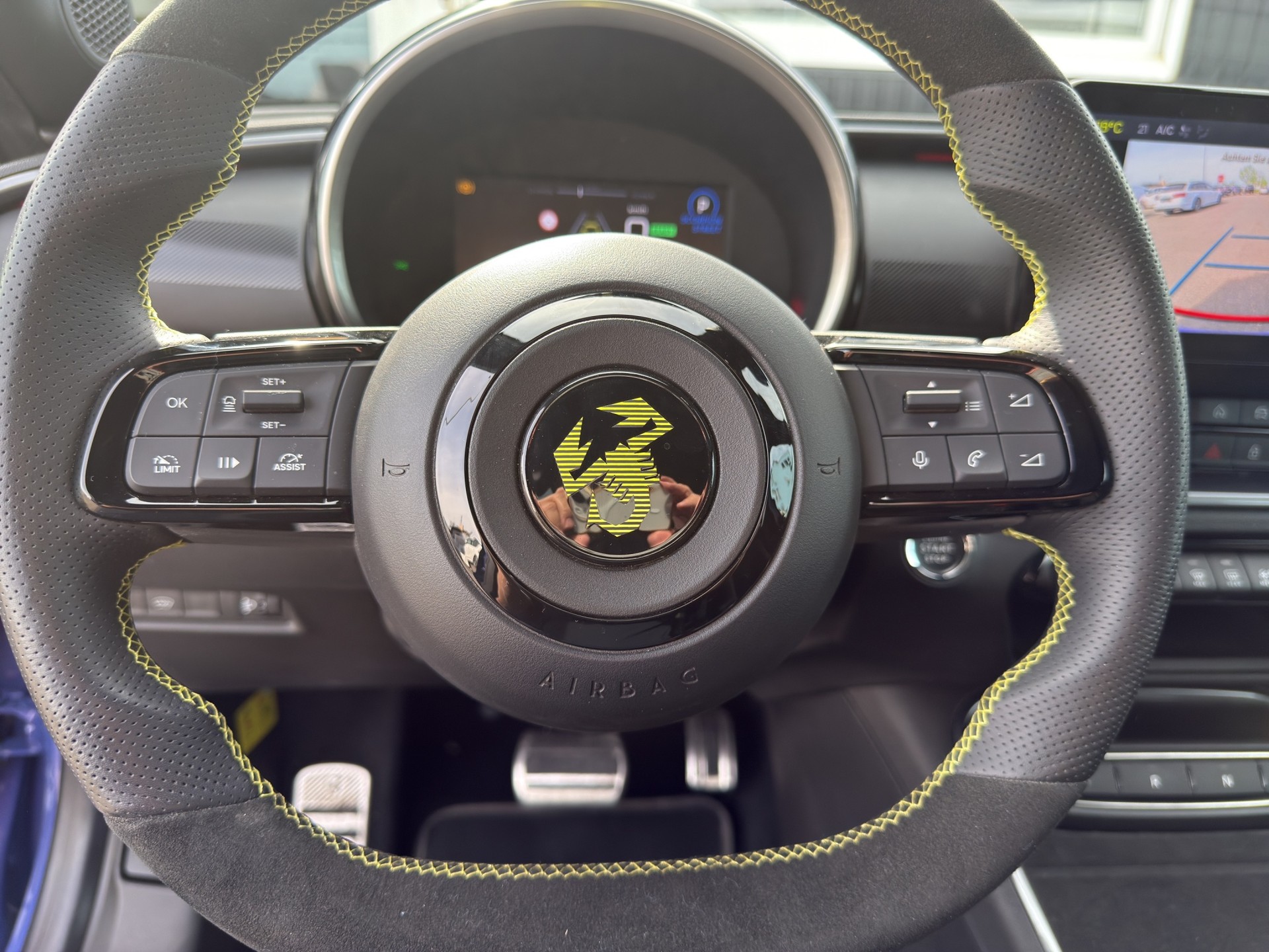 FIAT Abarth 600e Scorpionissima-image-13