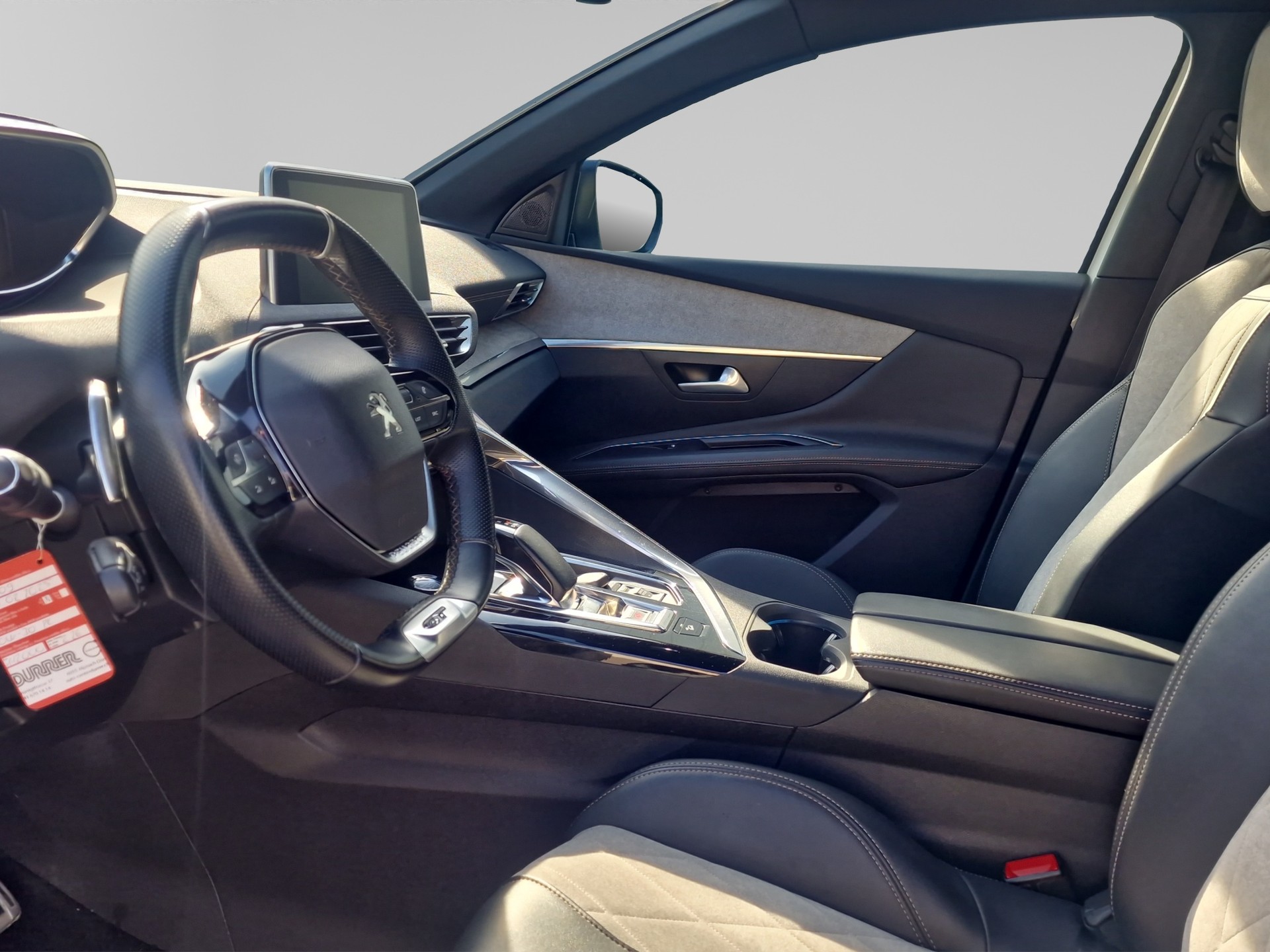 PEUGEOT 3008 1.6 Plug-in Hybrid4 GT-image-9