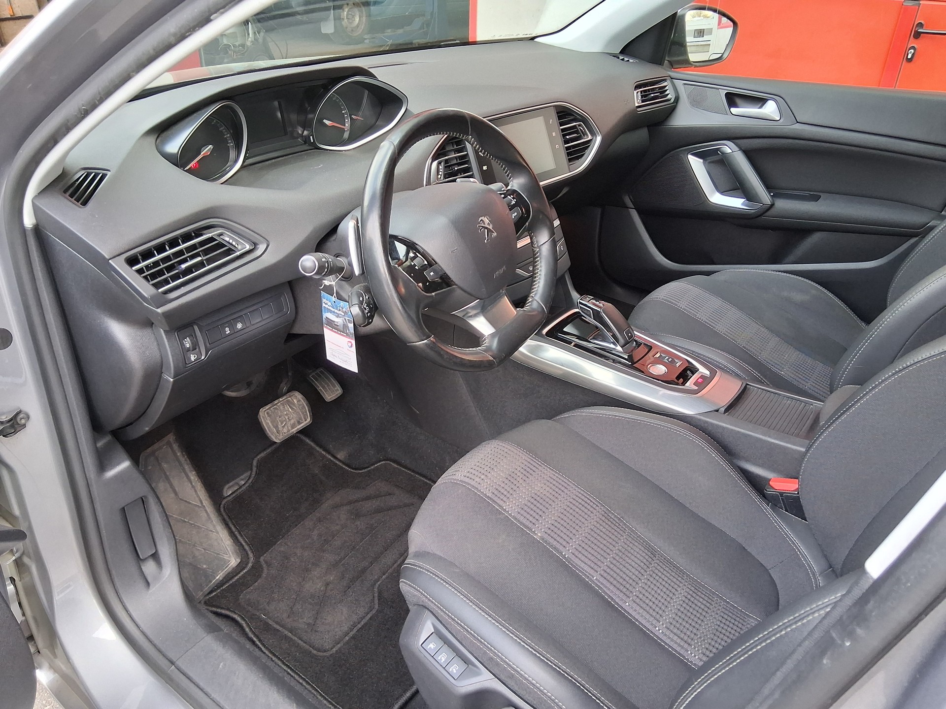 PEUGEOT 308 SW 1.5 BlueHDI Tech Edition EAT8-image-8