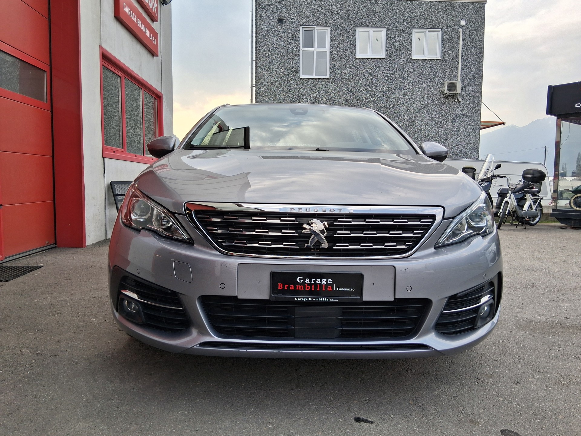 PEUGEOT 308 SW 1.5 BlueHDI Tech Edition EAT8-image-3