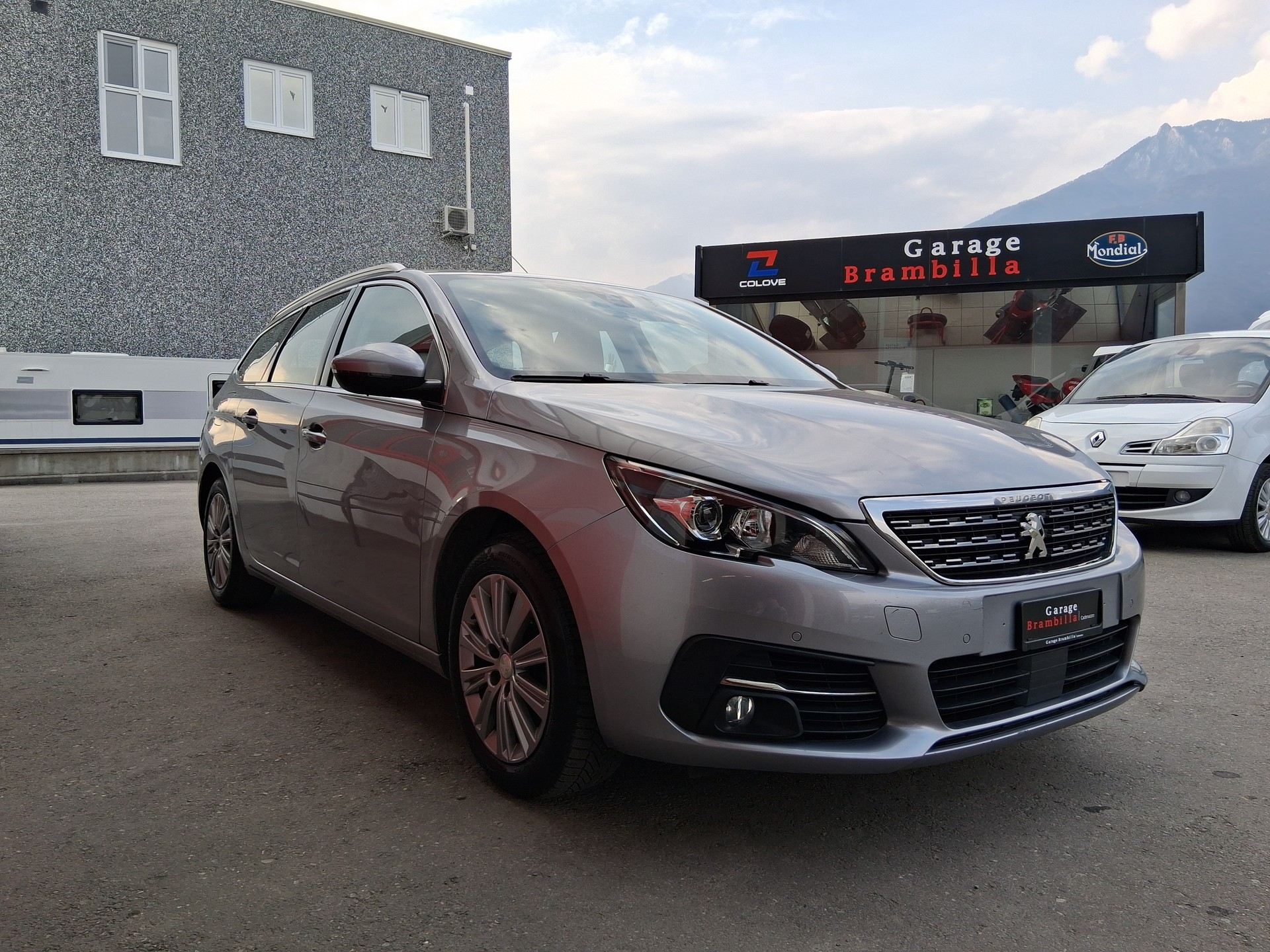 PEUGEOT 308 SW 1.5 BlueHDI Tech Edition EAT8-image-4
