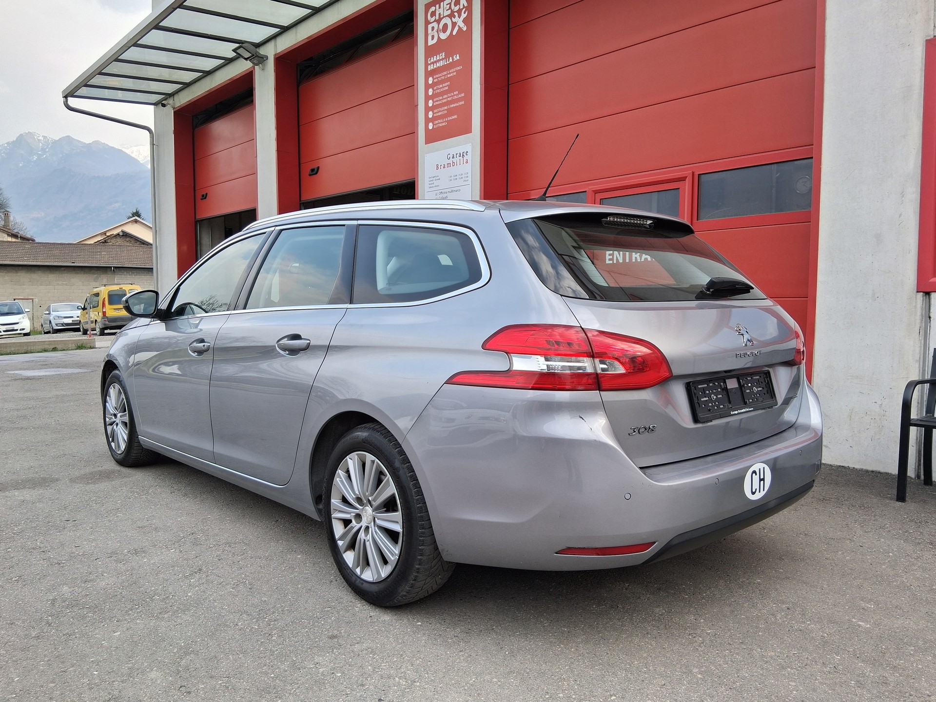 PEUGEOT 308 SW 1.5 BlueHDI Tech Edition EAT8-image-7