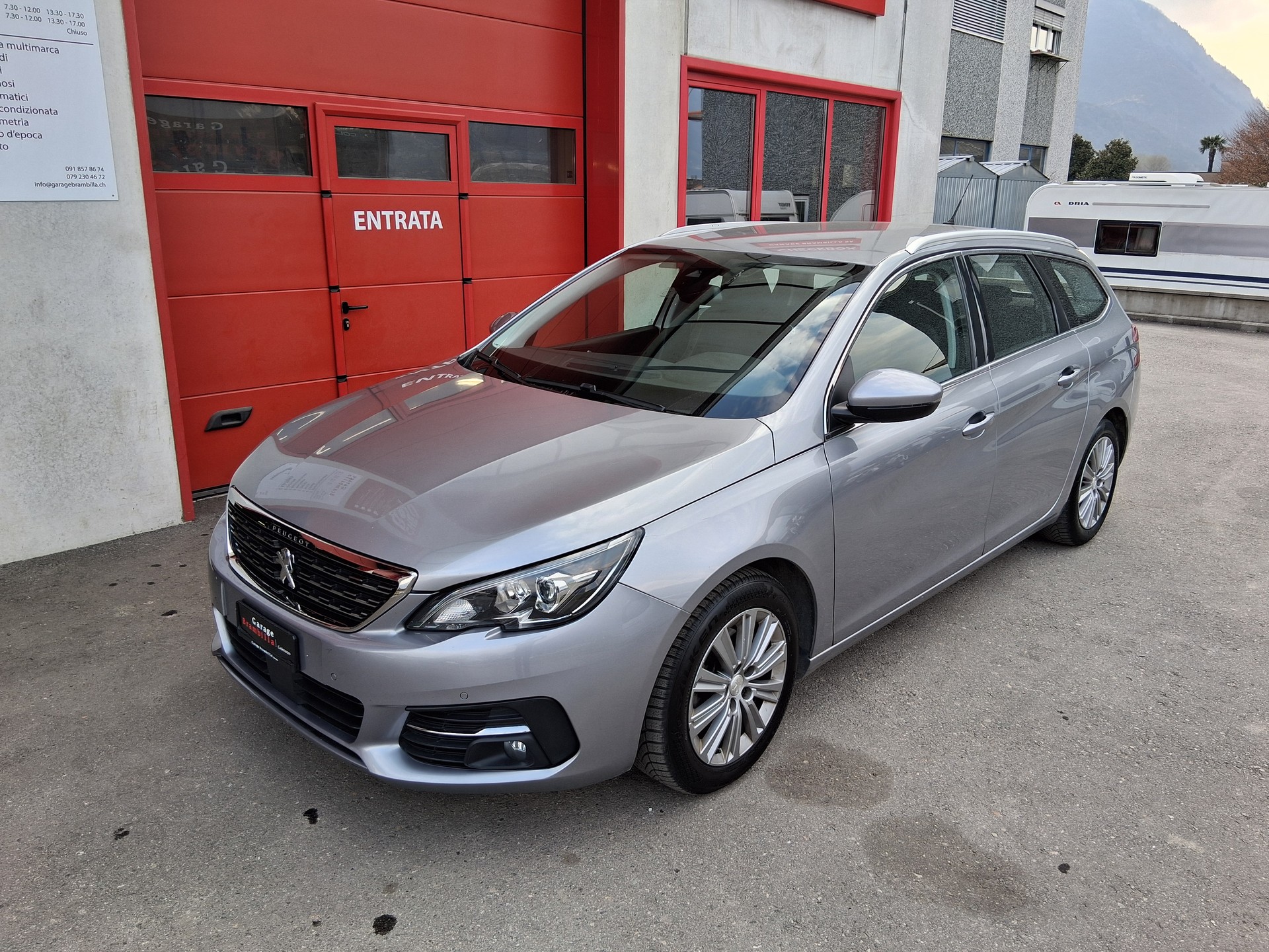 PEUGEOT 308 SW 1.5 BlueHDI Tech Edition EAT8-image-2