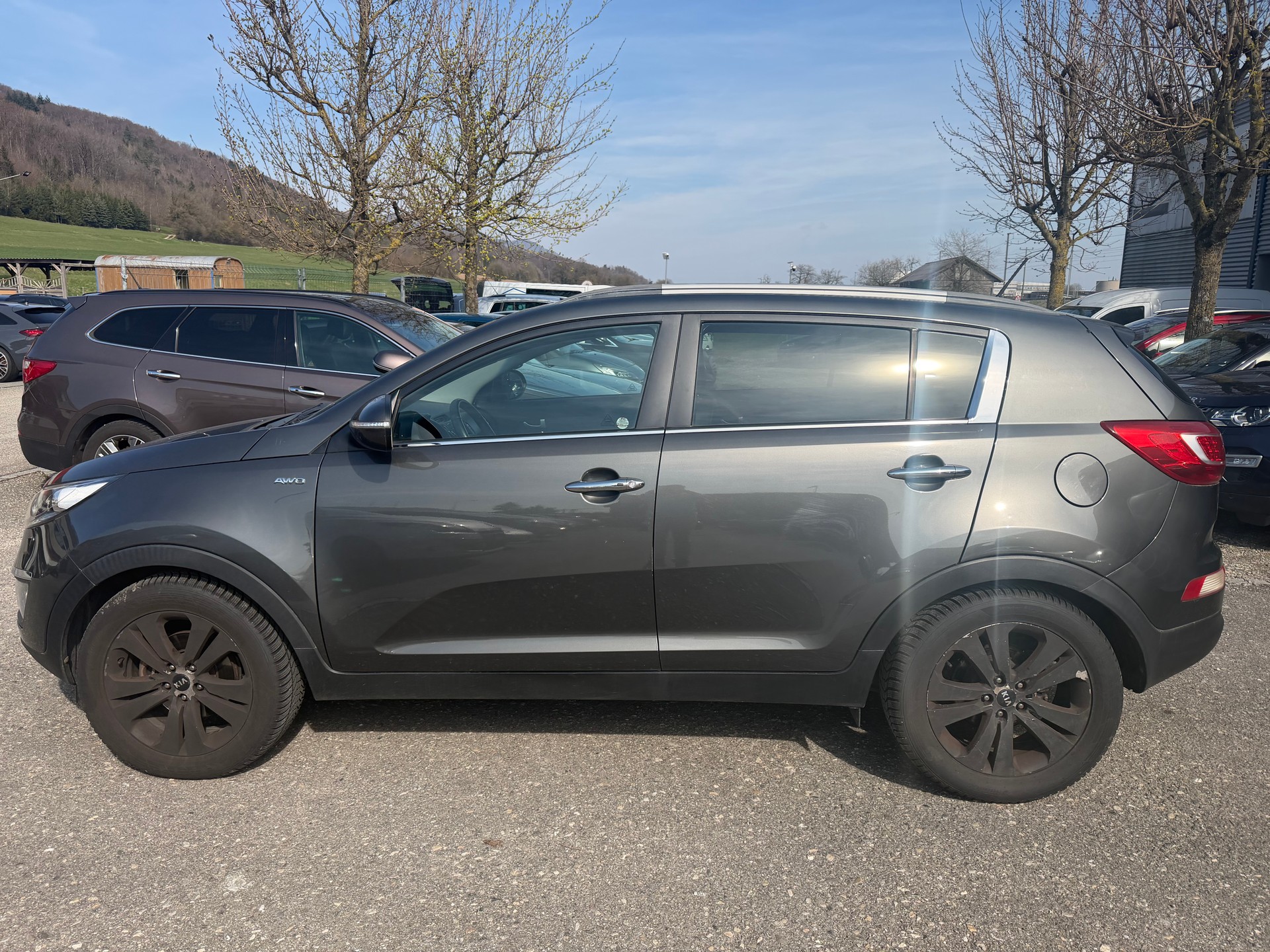 KIA Sportage 2.0 CRDi Trend 4WD Automatic-image-4