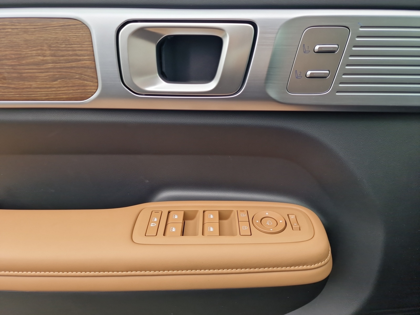 HYUNDAI Santa Fe 1.6 PHEV Calligraphy 4WD 288PS NEW MODEL 7-Sitzer-image-14
