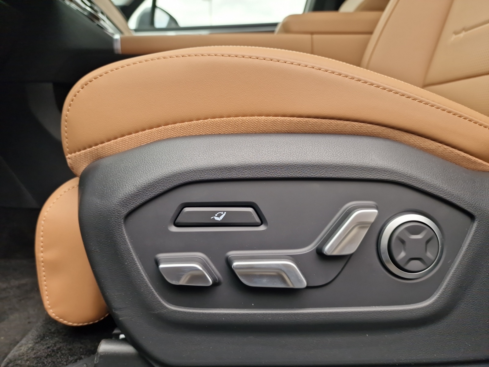 HYUNDAI Santa Fe 1.6 PHEV Calligraphy 4WD 288PS NEW MODEL 7-Sitzer-image-11