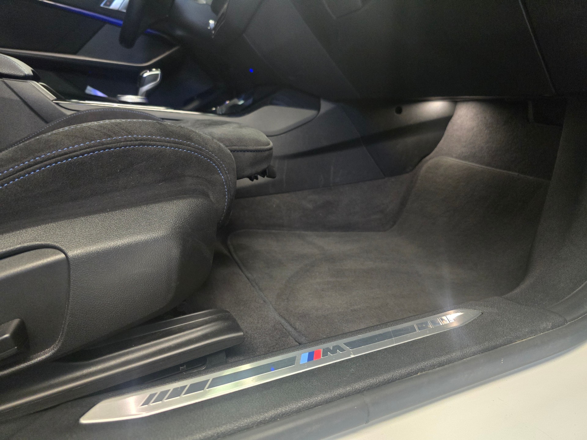 BMW 120d xDrive Steptronic M Sport-image-11