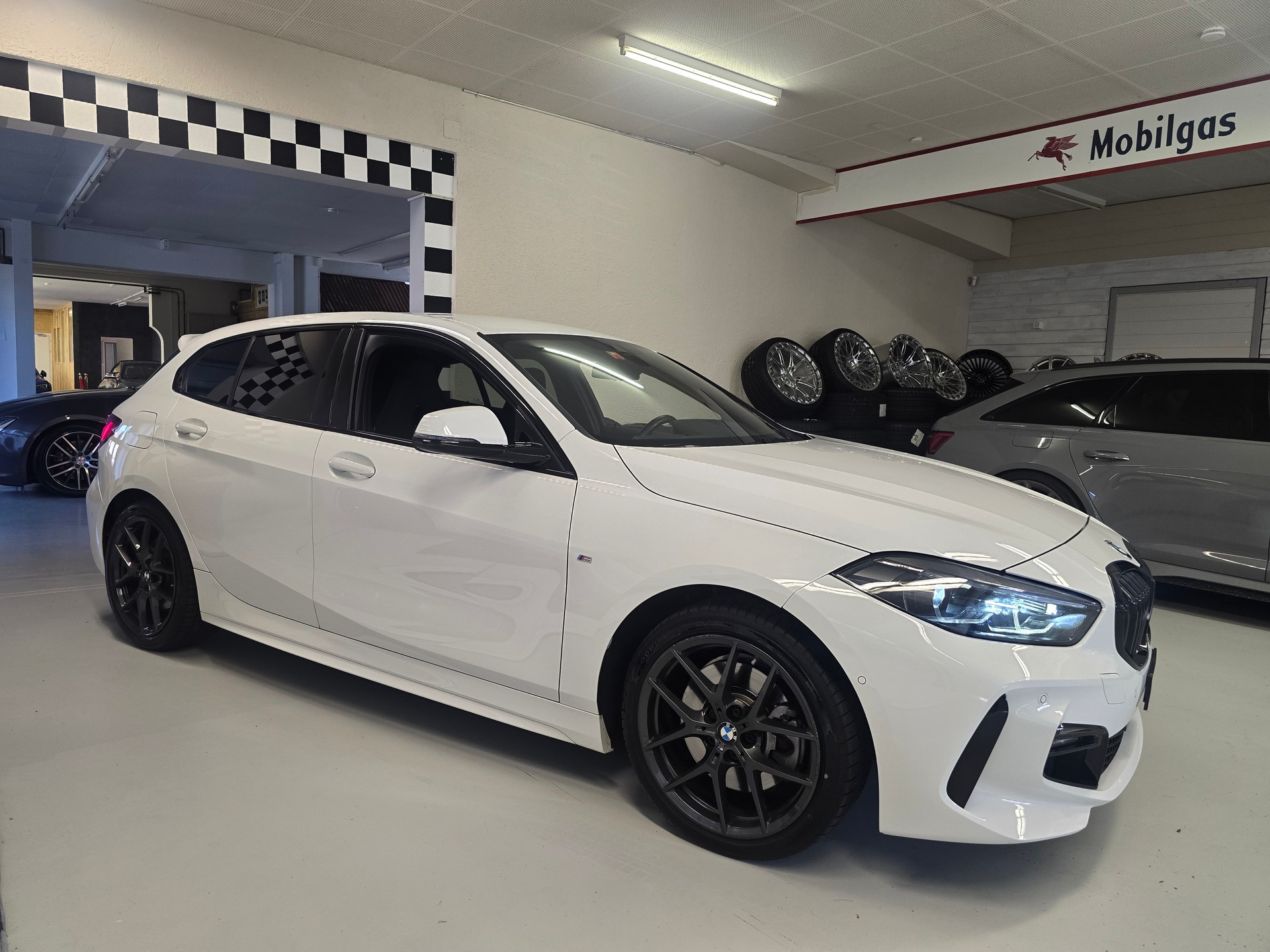 BMW 120d xDrive Steptronic M Sport-image-2