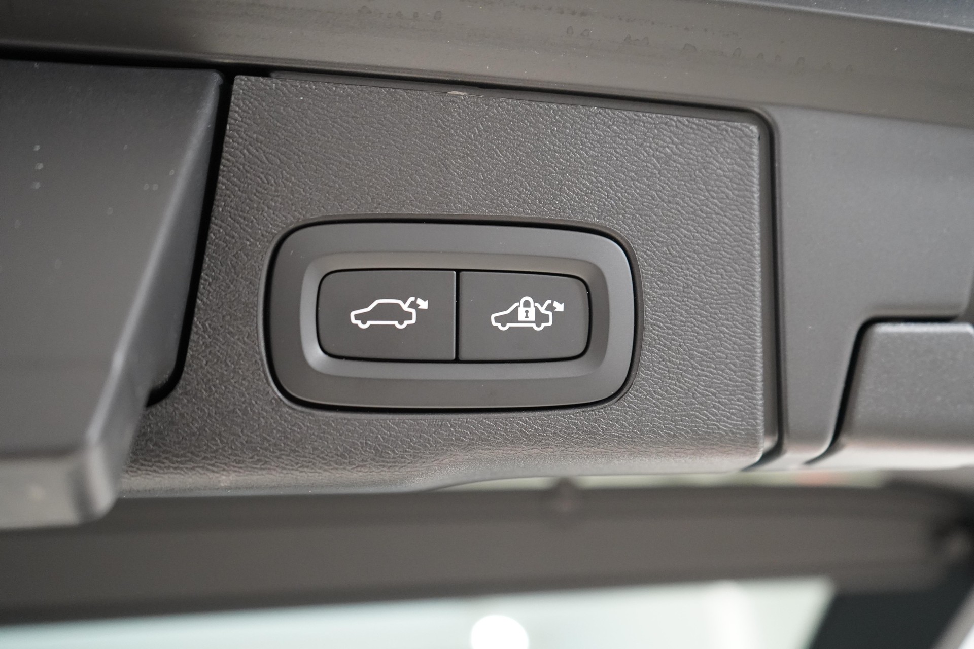 VOLVO XC60 2.0 T8 TE XCLUSIVE Ultra Dark eAWD-image-16