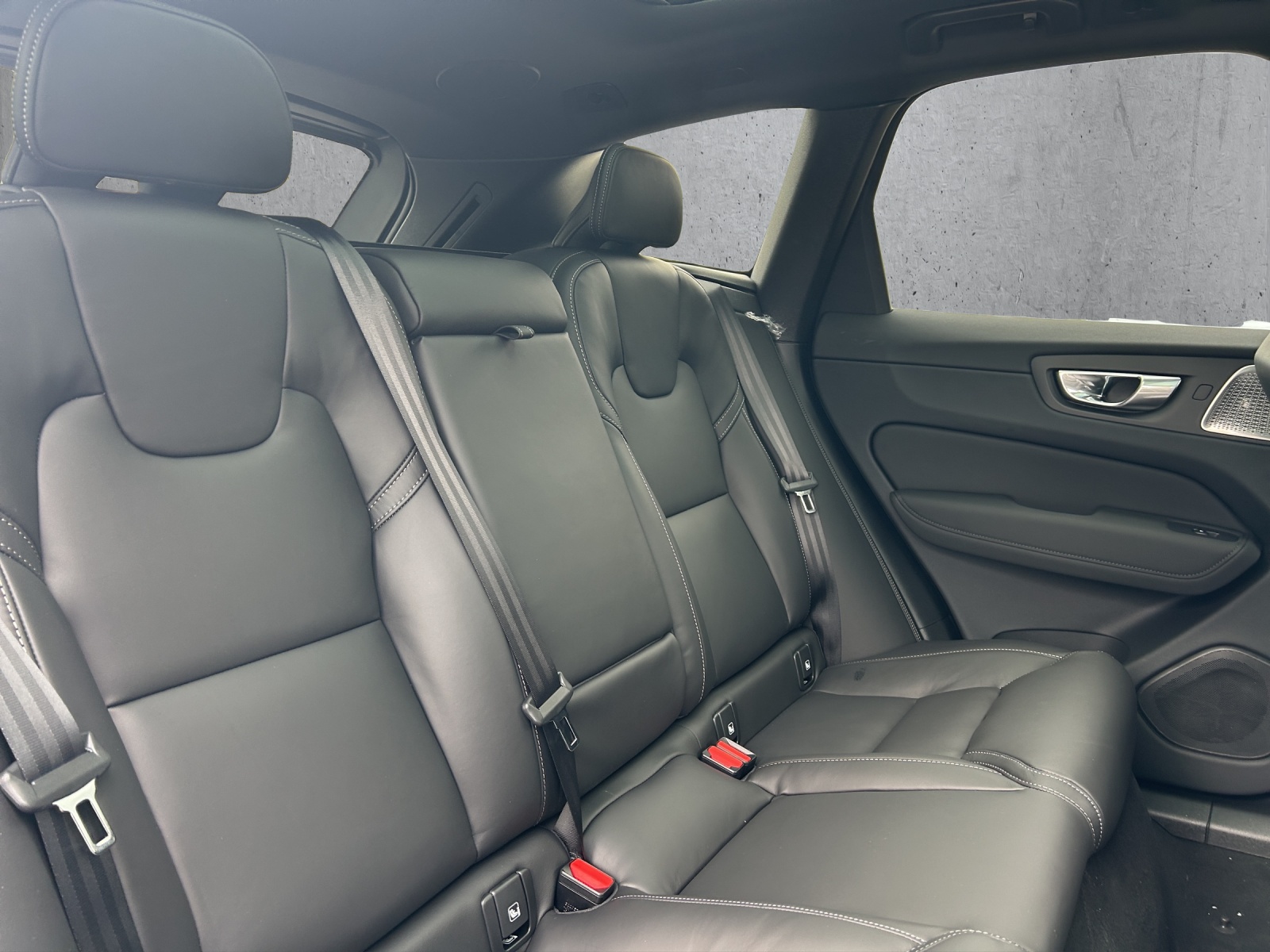 VOLVO XC60 T8 eAWD PluginHybrid Black Edition Geartronic-image-12