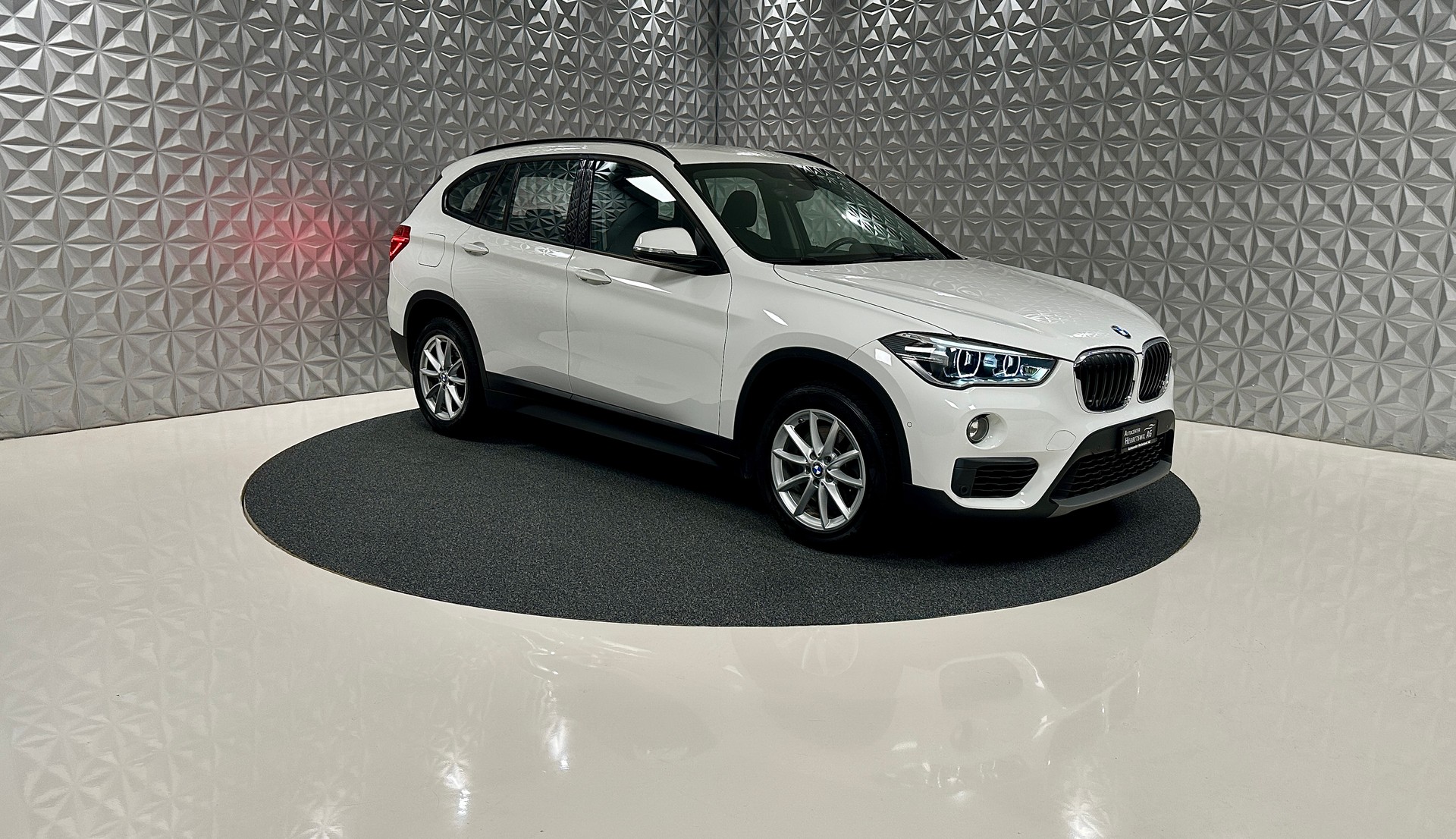 BMW X1 xDrive 20d Steptronic-showroom-element-2