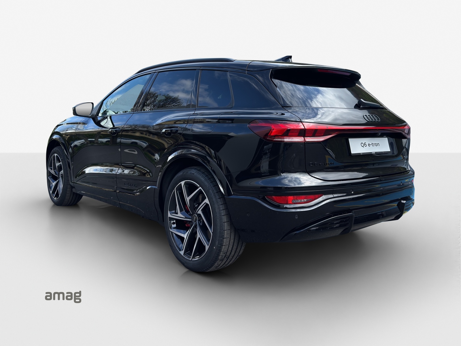 AUDI Q6 e-tron quattro-showroom-element-2