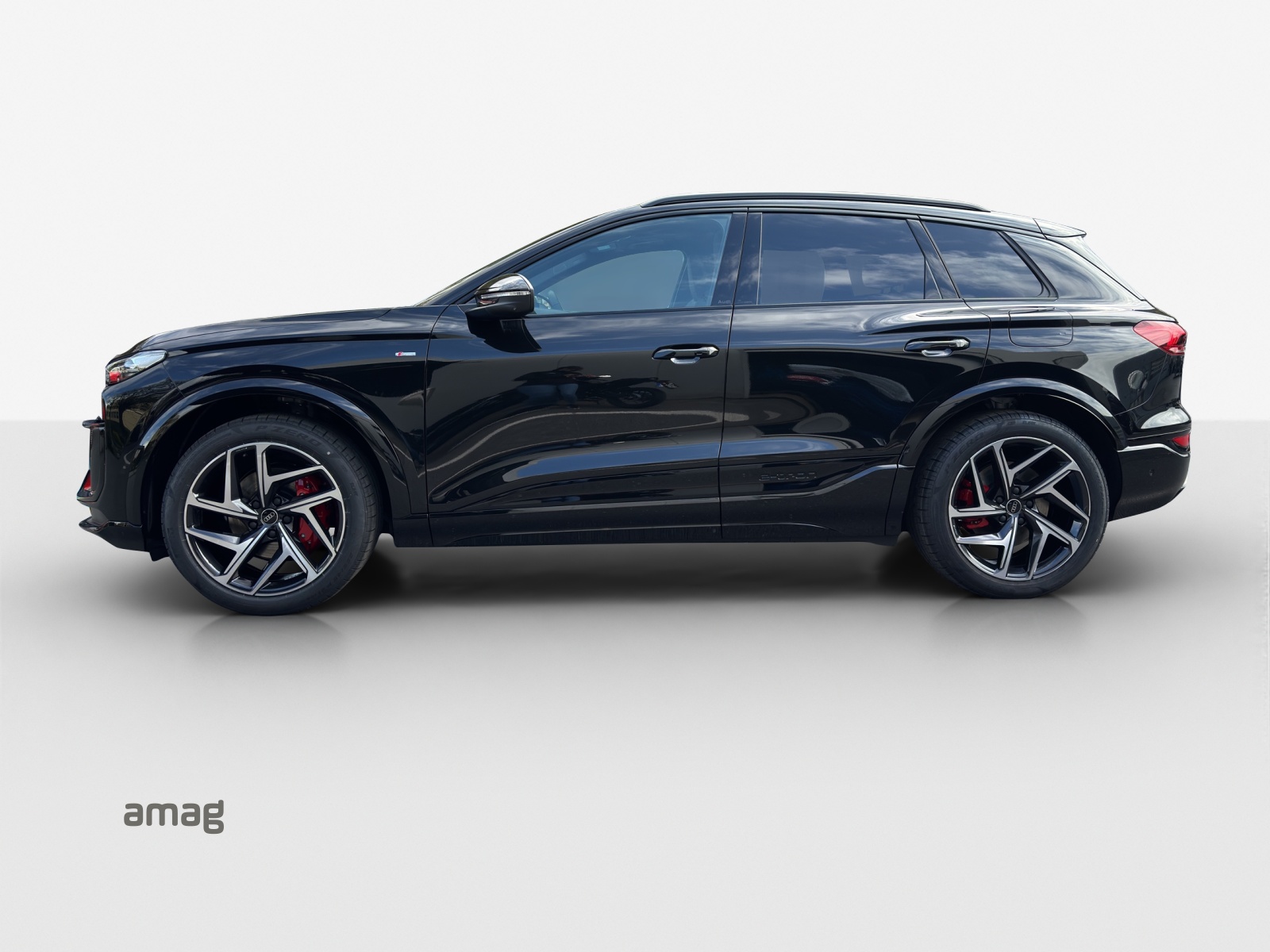 AUDI Q6 e-tron quattro-showroom-element-1