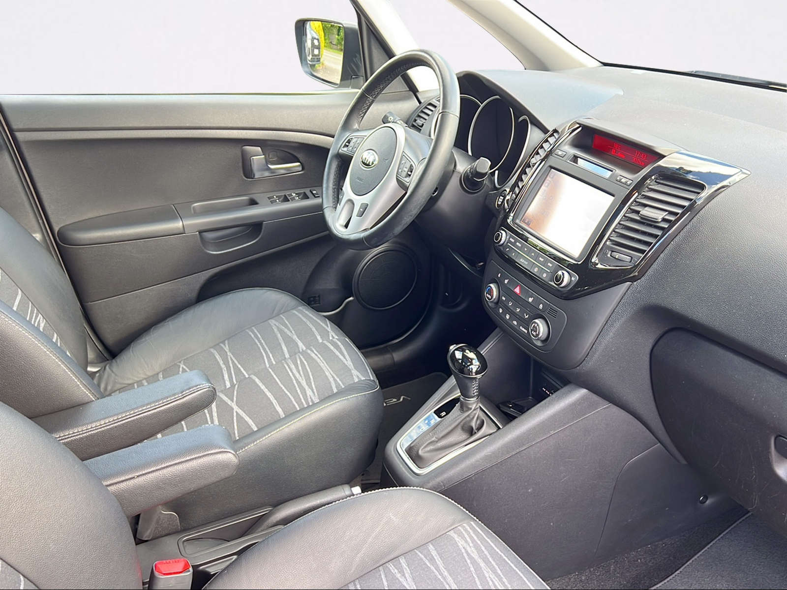 KIA Venga 1.6 CVVT Swiss Champion Automatic-image-2