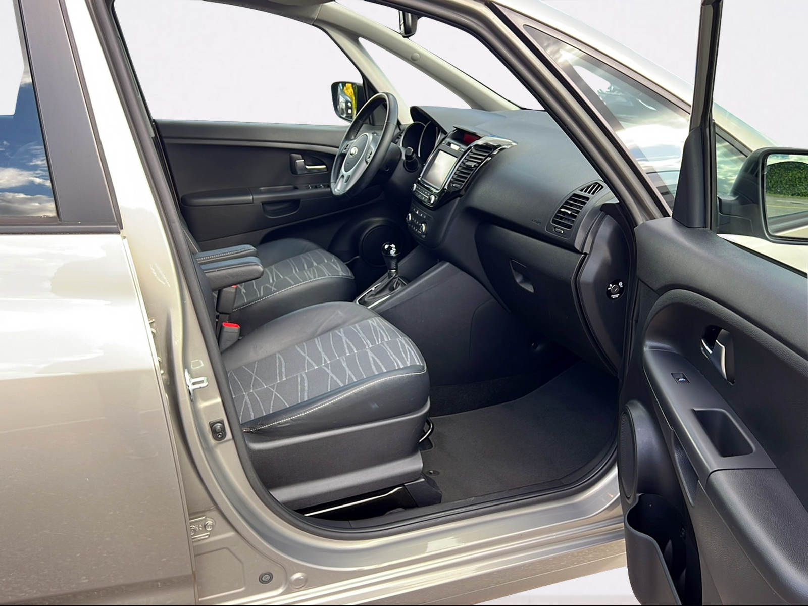 KIA Venga 1.6 CVVT Swiss Champion Automatic-image-3