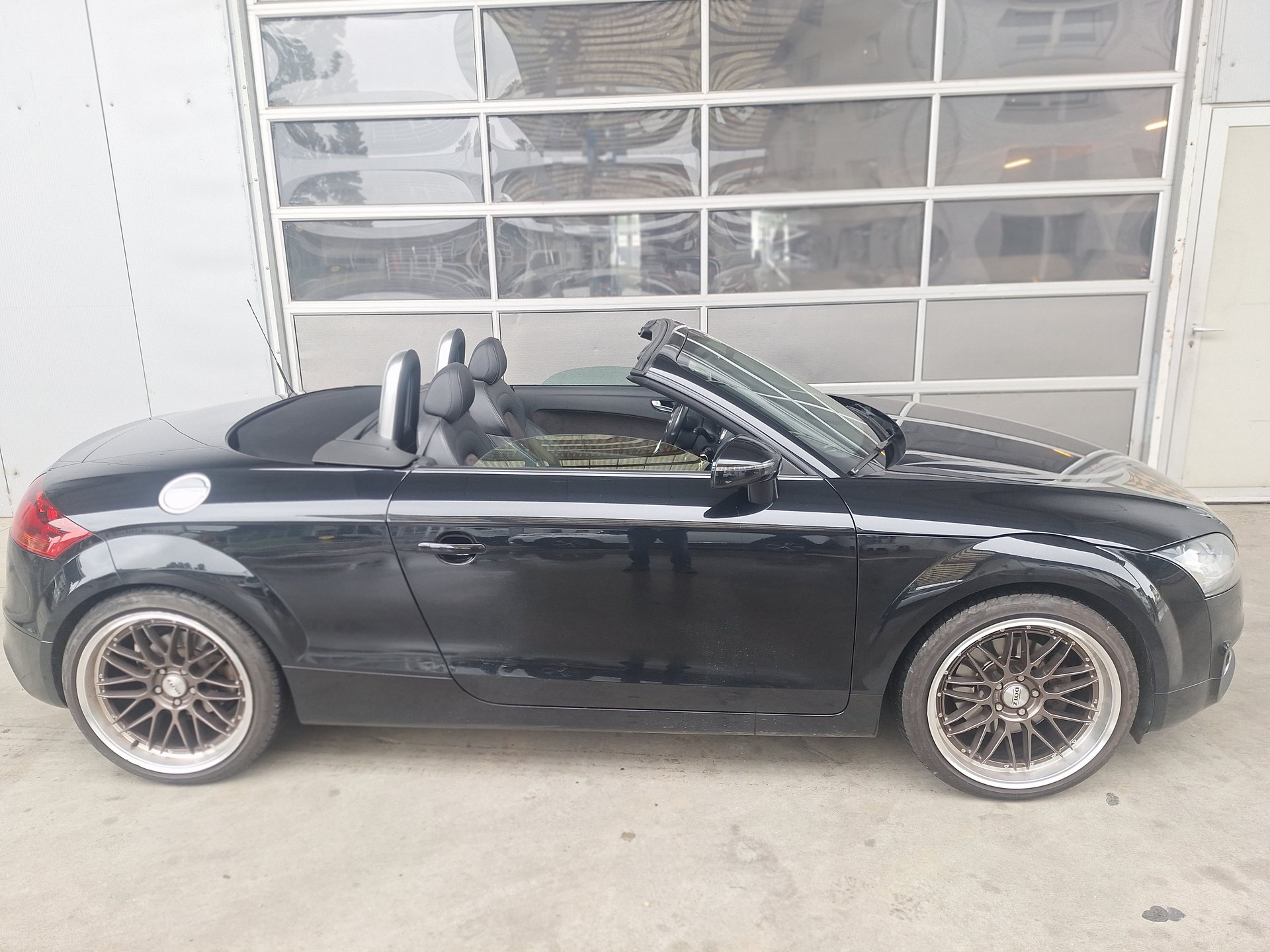 AUDI Cabi-image-4