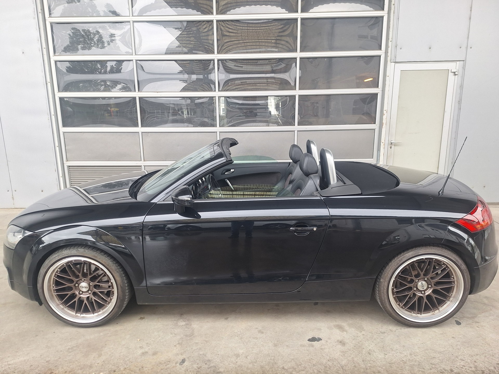 AUDI Cabi-image-1