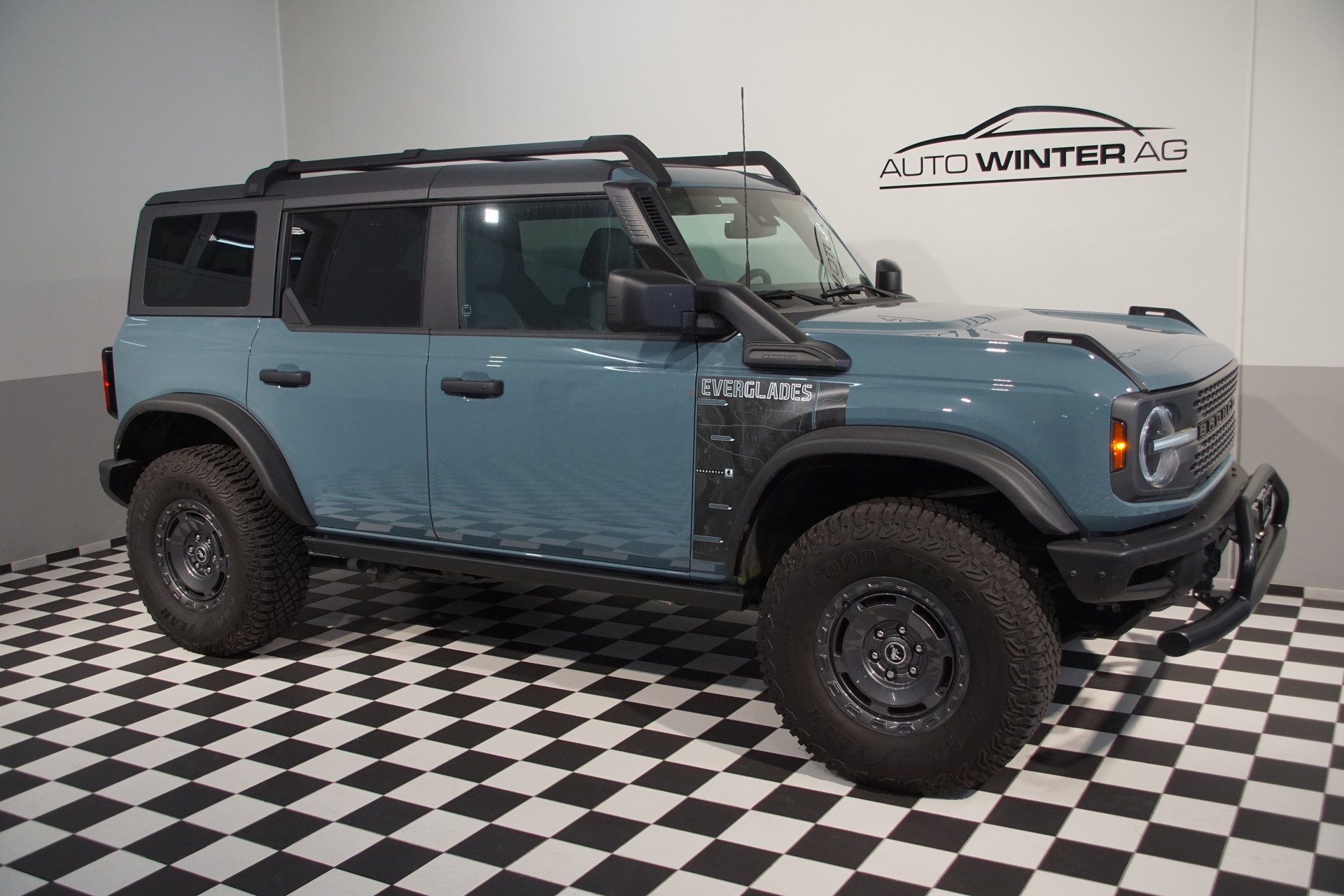 FORD Bronco 2.3 Everglades-showroom-element-3