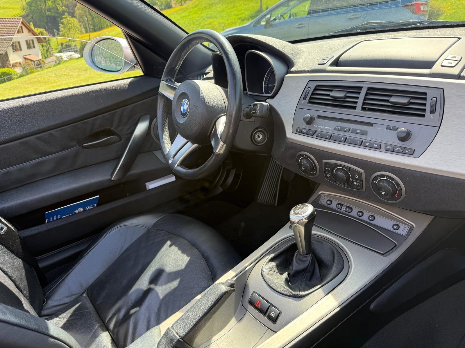 BMW 3.0i Roadster-image-5