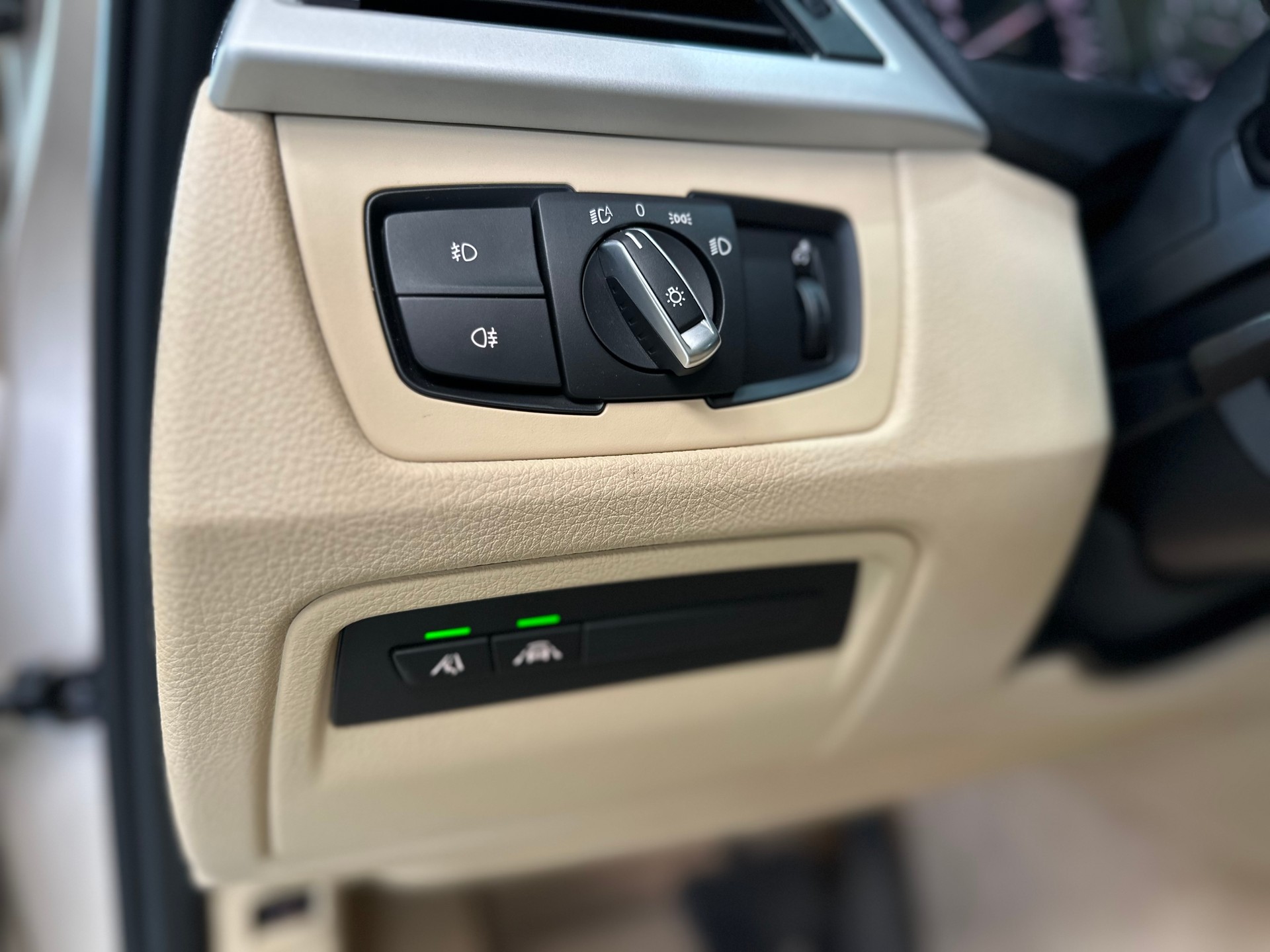 BMW 320i xDrive Touring Modern Line Steptronic-image-14