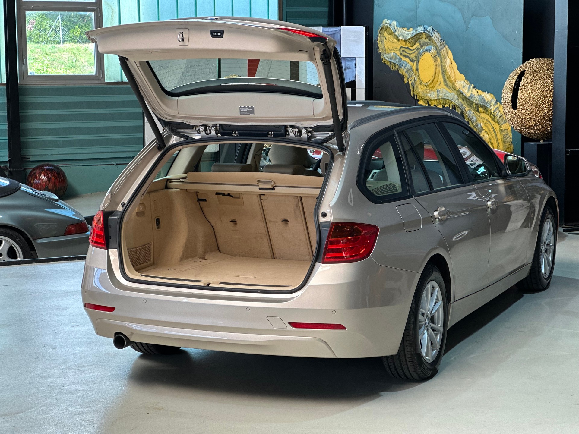 BMW 320i xDrive Touring Modern Line Steptronic-image-17