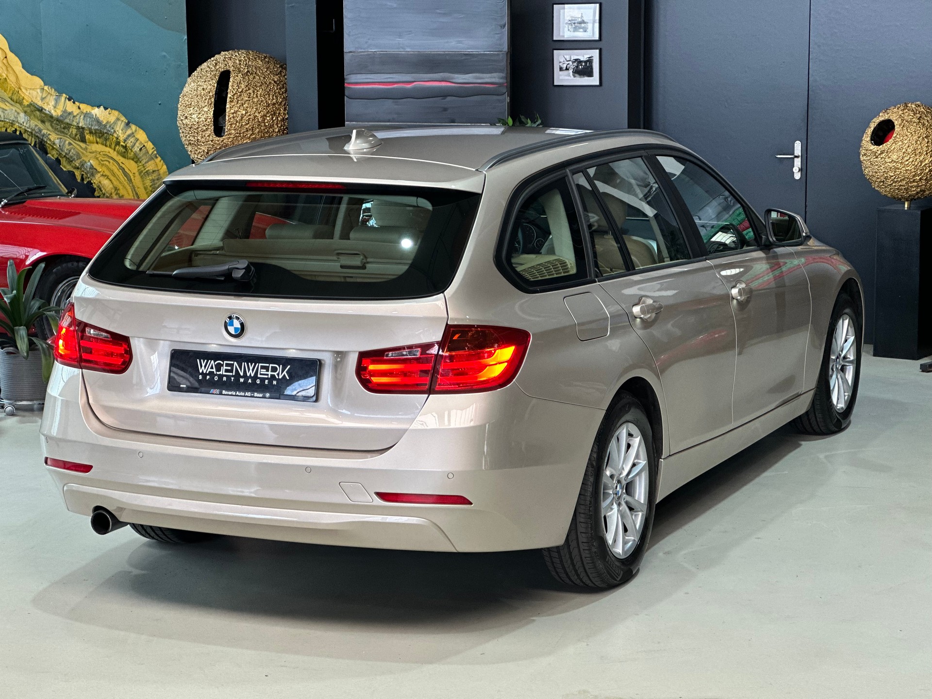 BMW 320i xDrive Touring Modern Line Steptronic-image-19