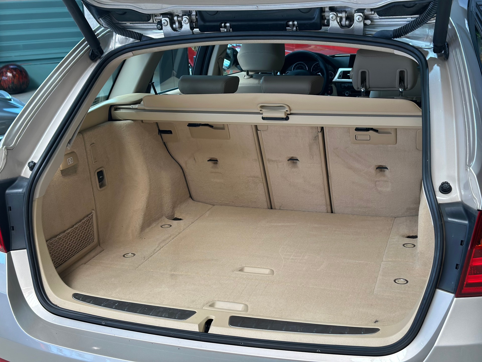BMW 320i xDrive Touring Modern Line Steptronic-image-18