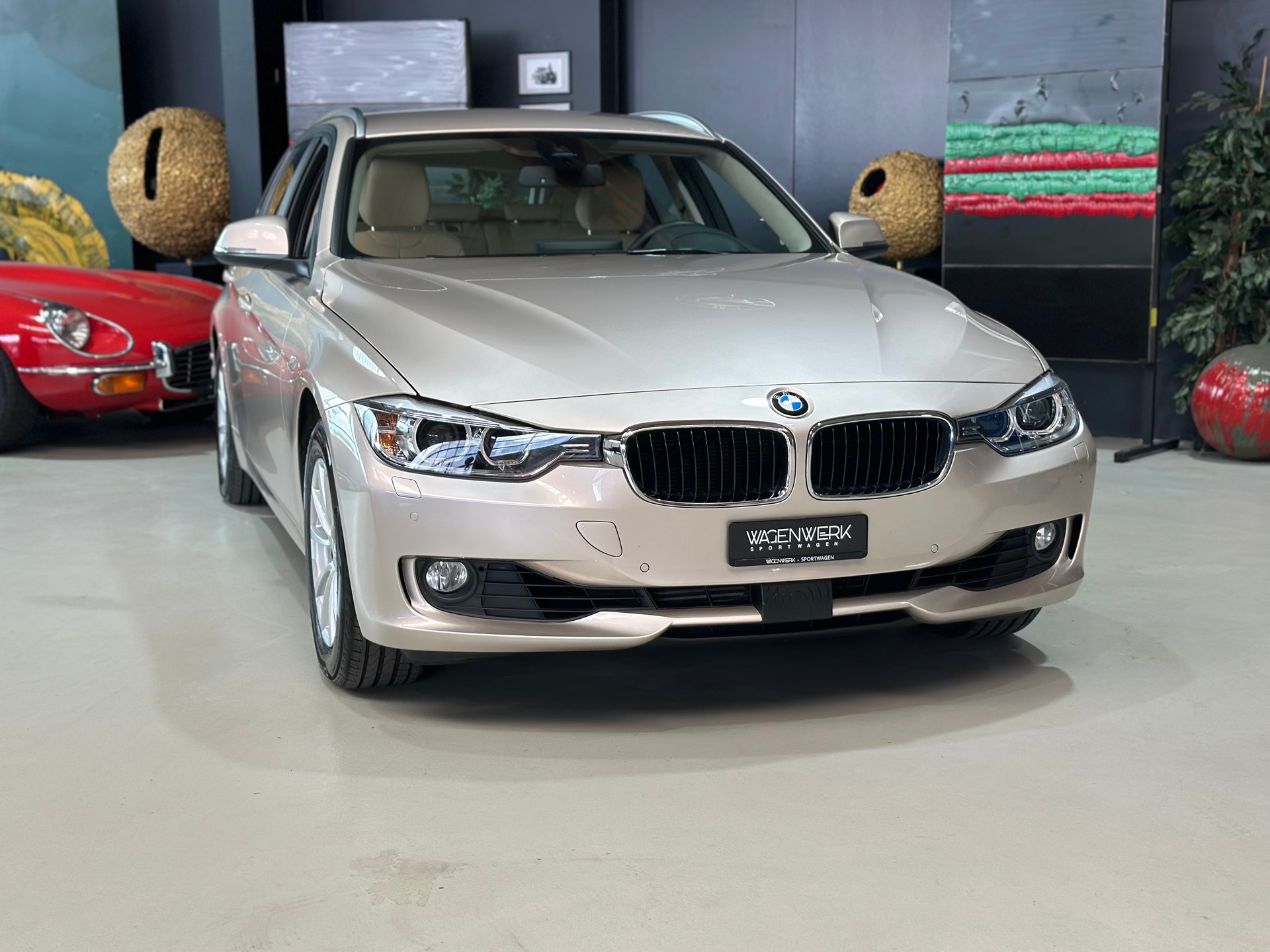 BMW 320i xDrive Touring Modern Line Steptronic-showroom-element-1