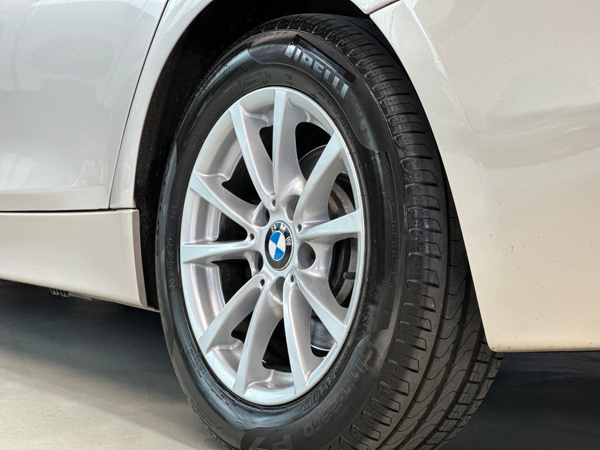 BMW 320i xDrive Touring Modern Line Steptronic-image-25