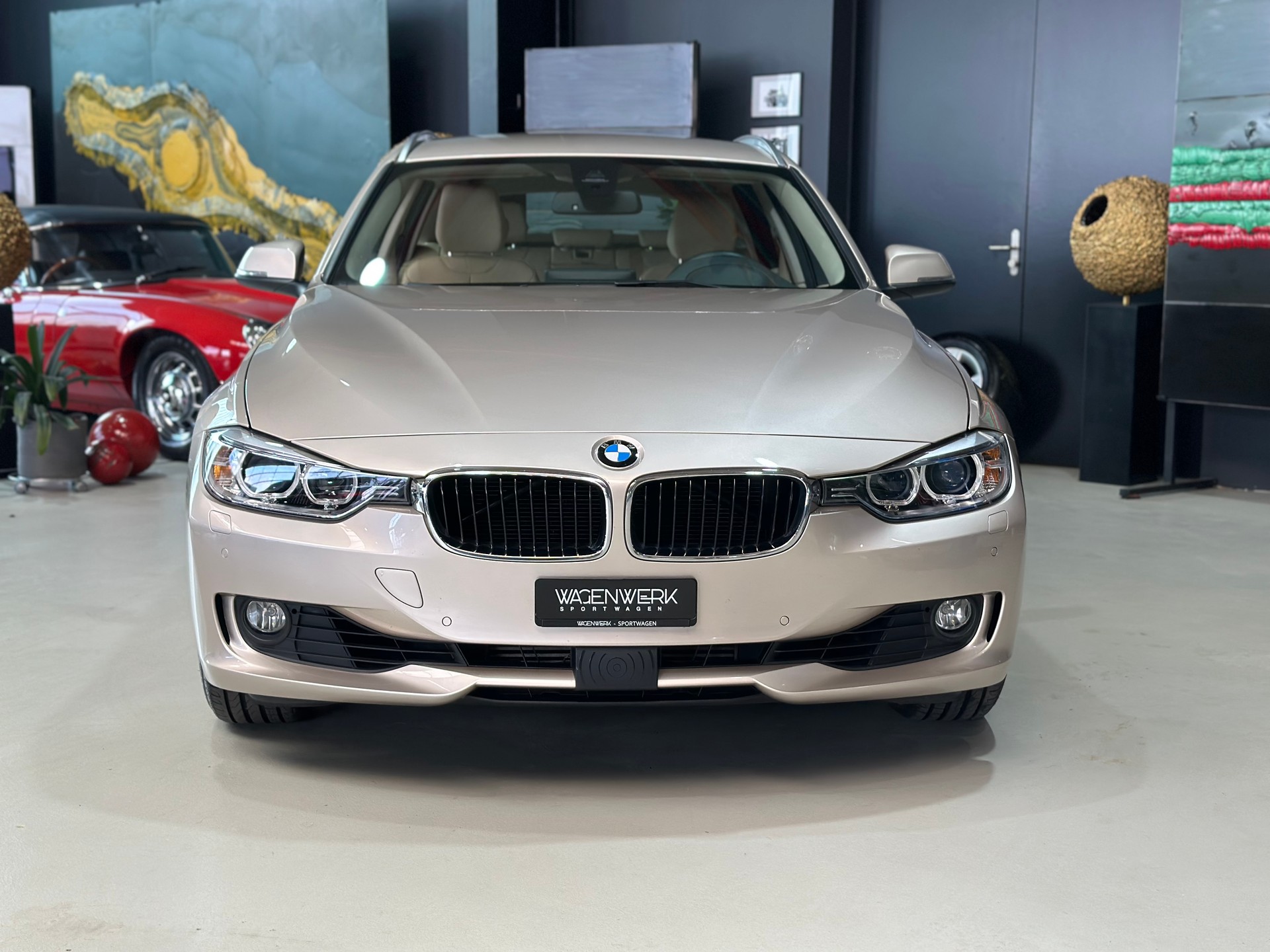 BMW 320i xDrive Touring Modern Line Steptronic-showroom-element-2