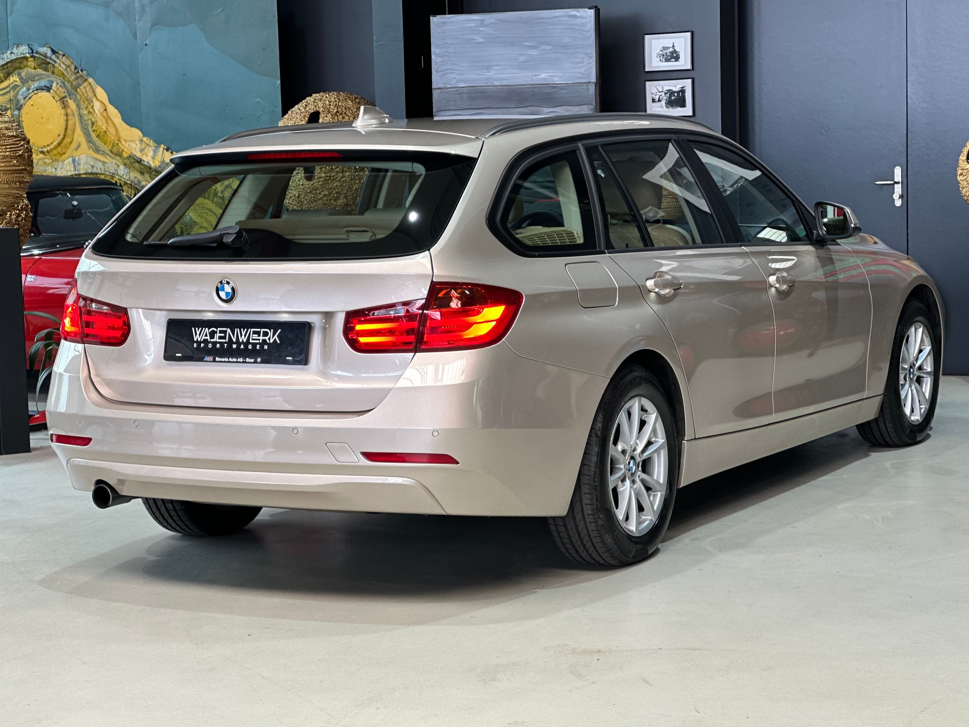 BMW 320i xDrive Touring Modern Line Steptronic-image-8