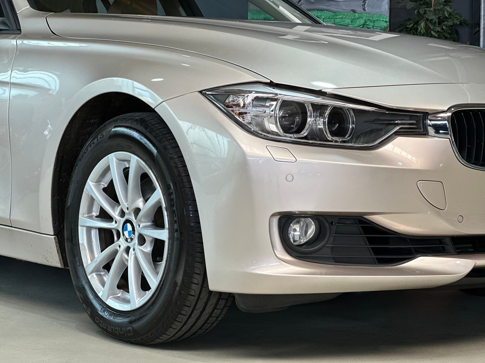 BMW 320i xDrive Touring Modern Line Steptronic-image-21