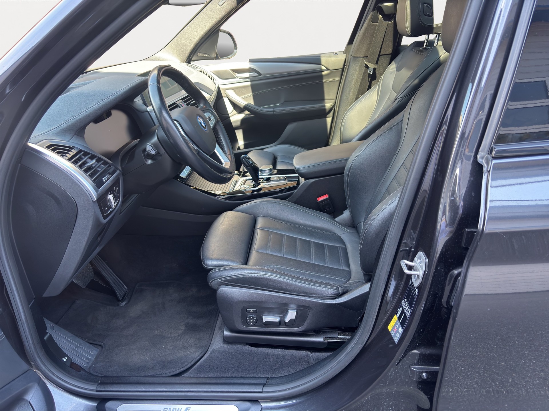 BMW iX3 Impressive-image-7