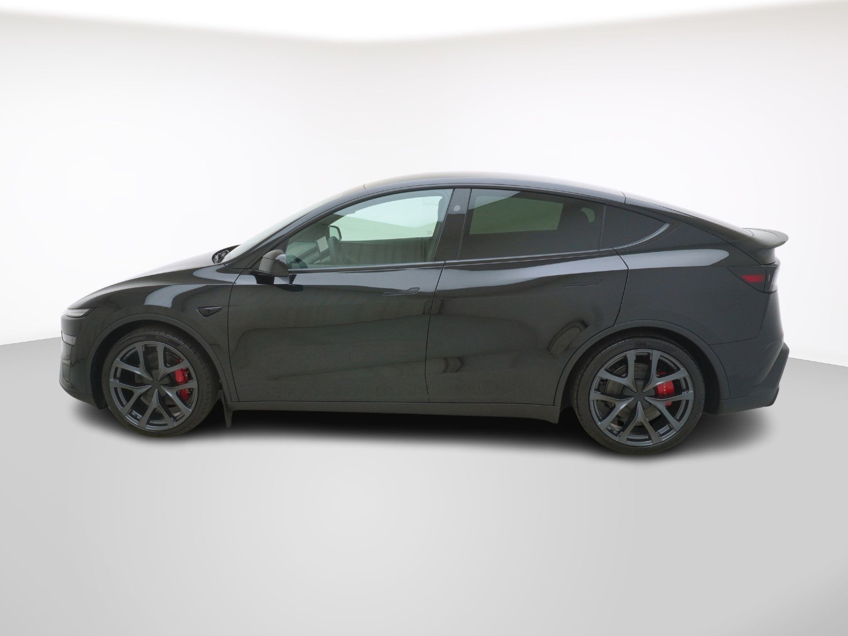 TESLA Model Y Performance AWD-showroom-element-1