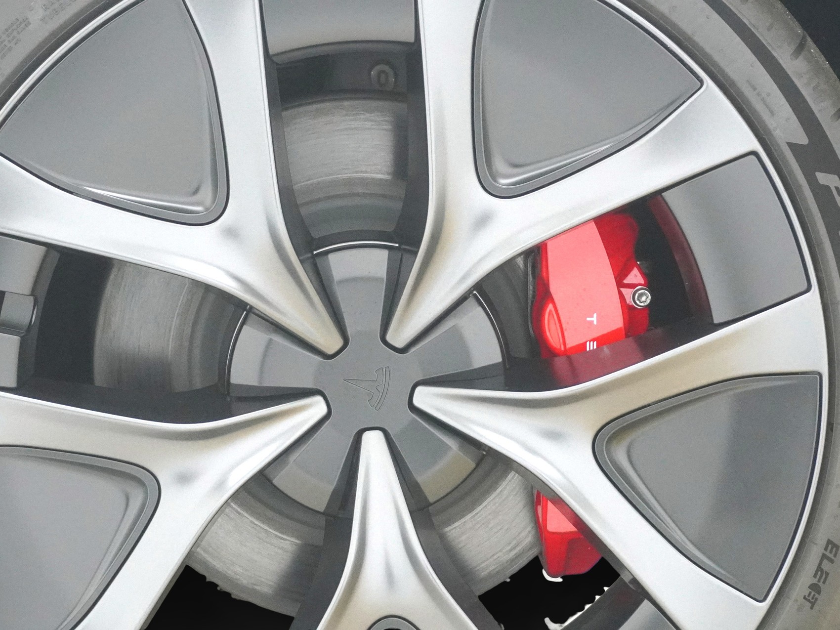 TESLA Model Y Performance AWD-image-10