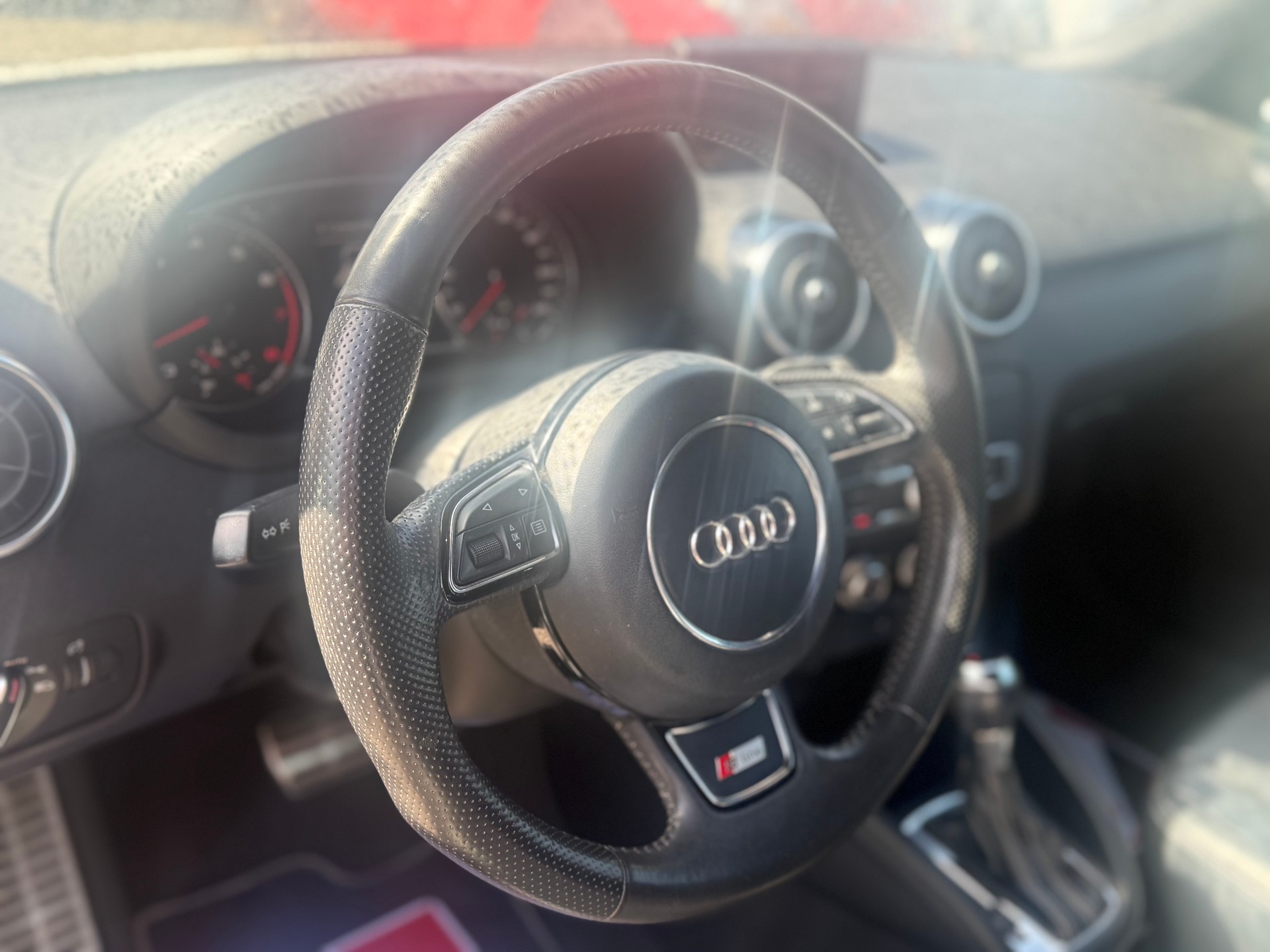 AUDI A1 1.4 TFSI Ambition S-tronic-image-6